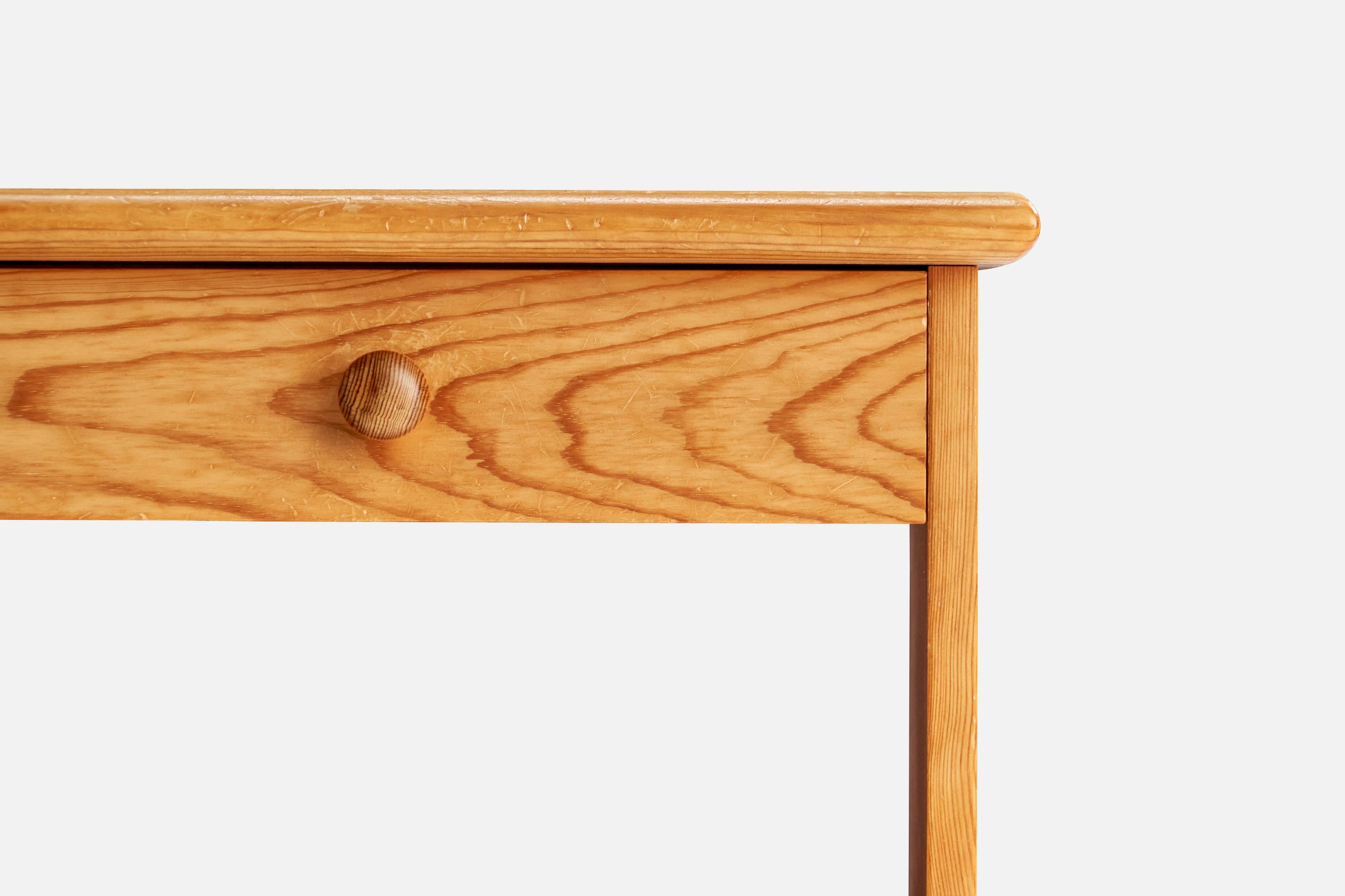 Tables de nuit de designer suédois, pin, Suède, années 1970 en vente 3