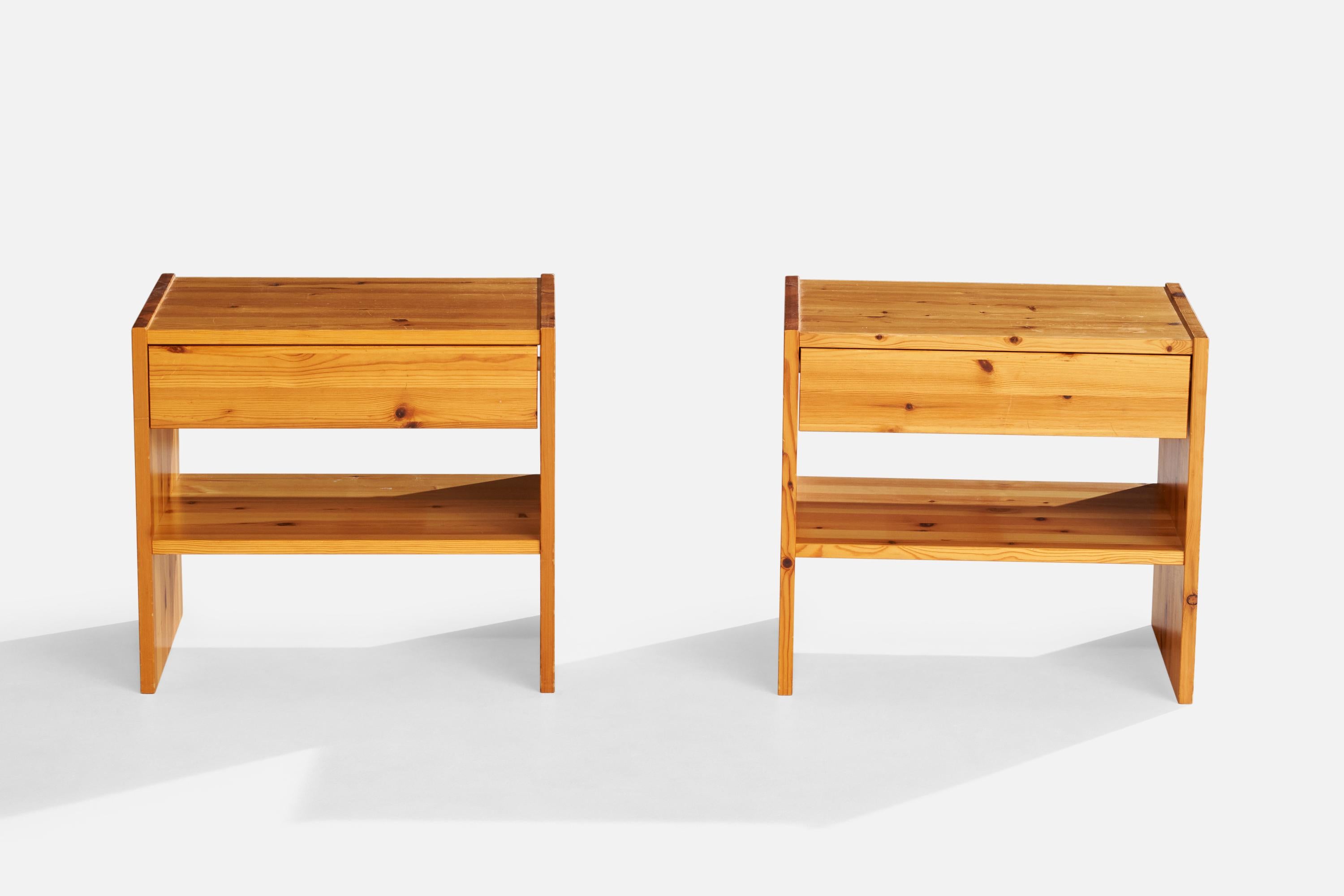 Swedish Designer, Nightstands, Pine, Sweden, 1980s In Good Condition For Sale In High Point, NC