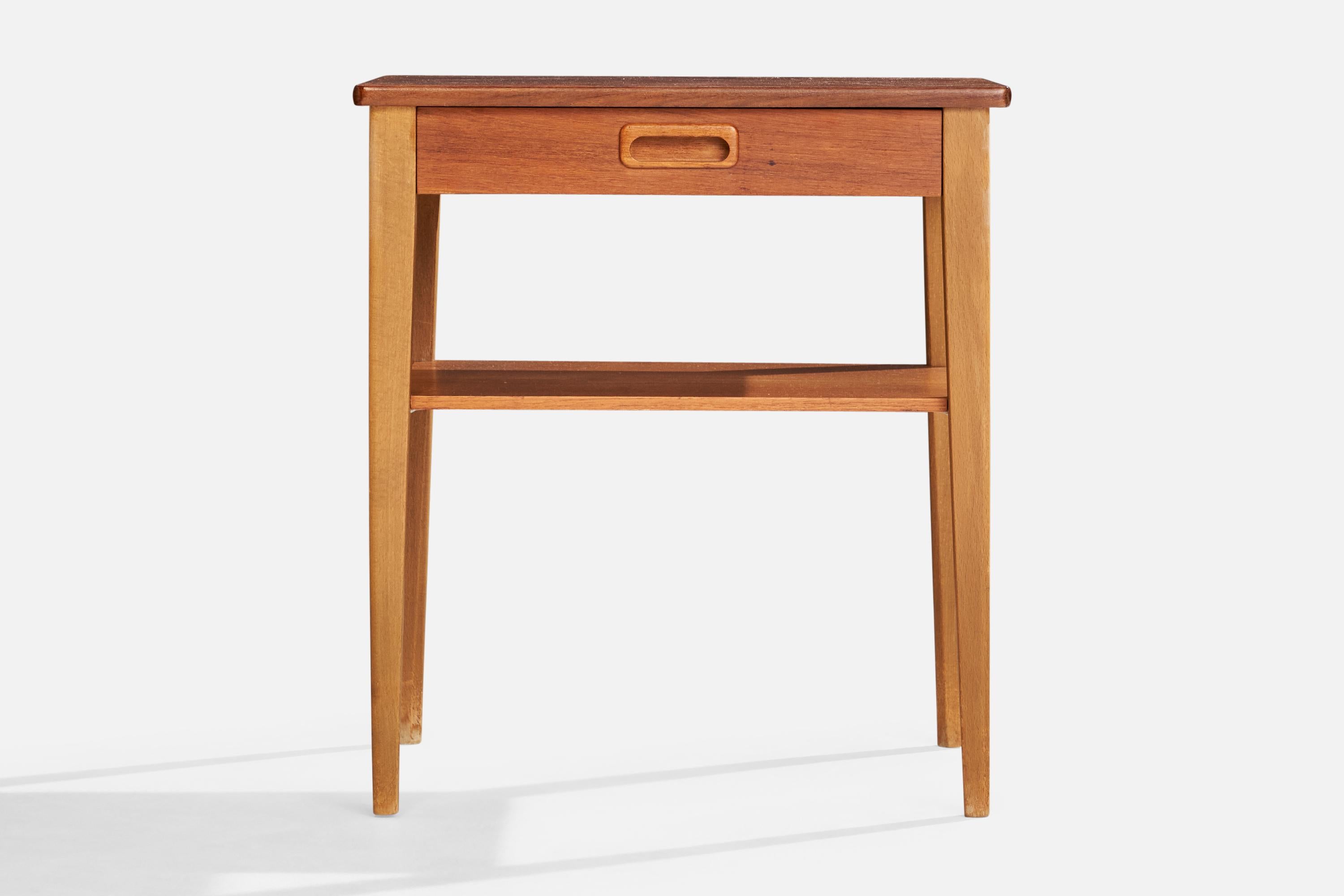 Design/One, tables de nuit, teck, hêtre, Suède, années 1950 Bon état - En vente à High Point, NC
