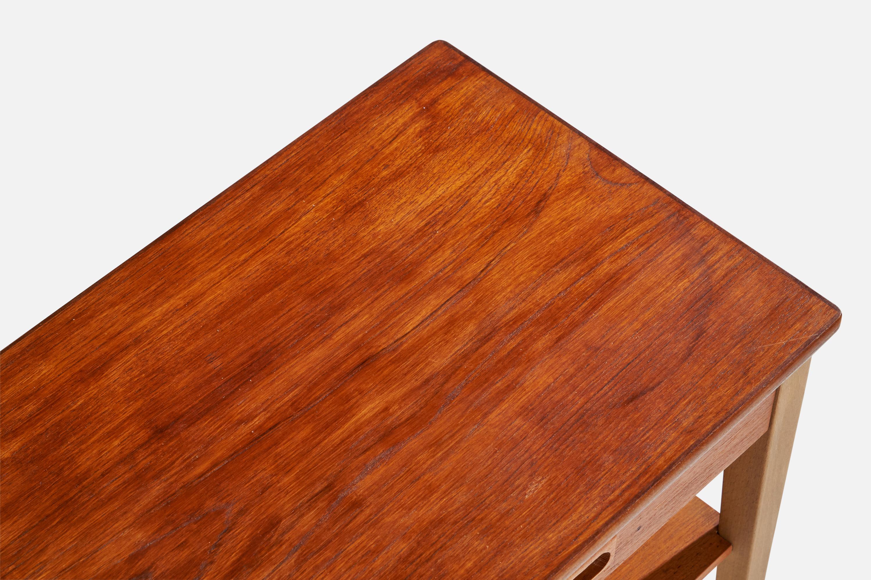 Design/One, tables de nuit, teck, hêtre, Suède, années 1950 en vente 2