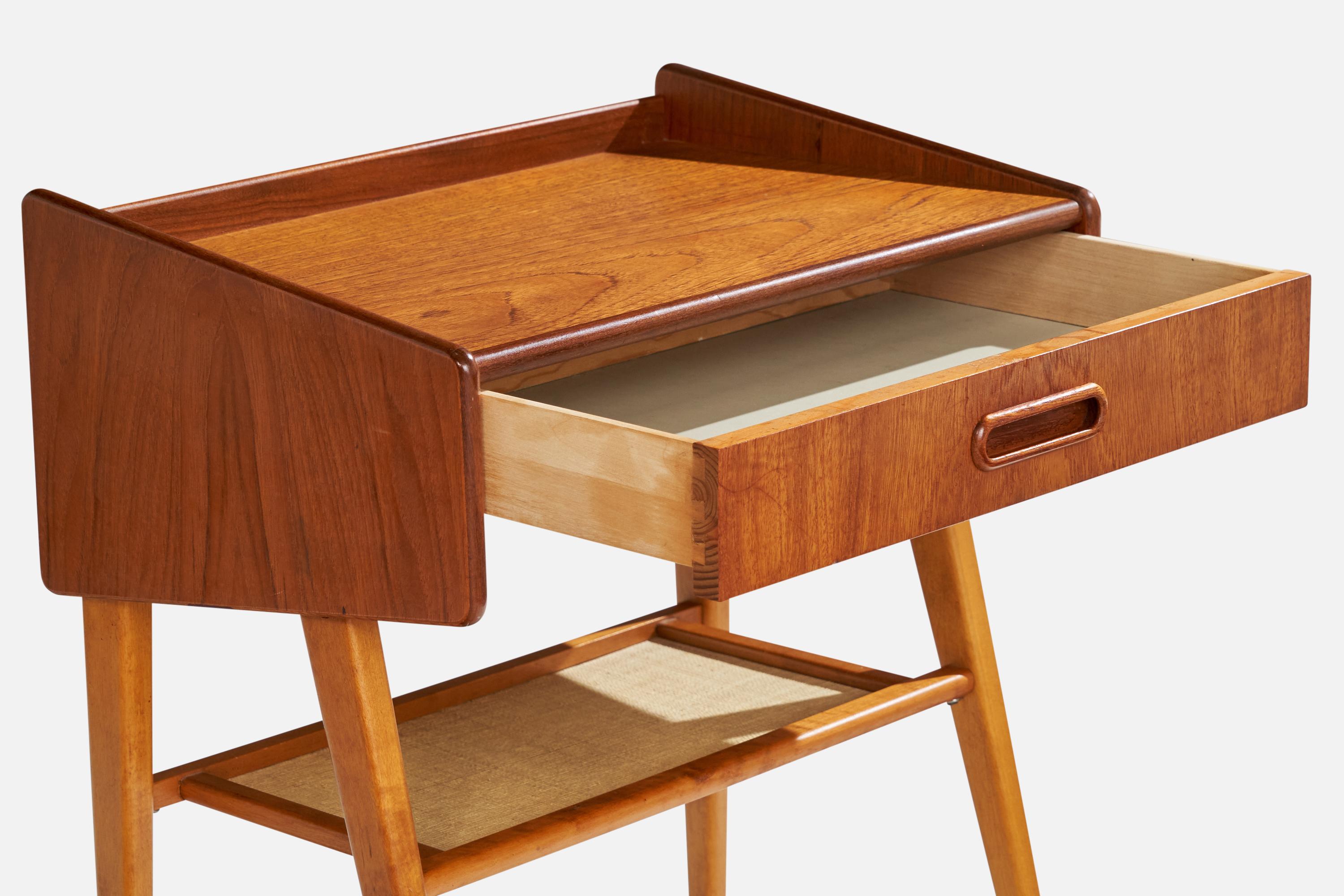 Raphia Design/One, tables de nuit, teck, bouleau, raphia, Suède, années 1950 en vente