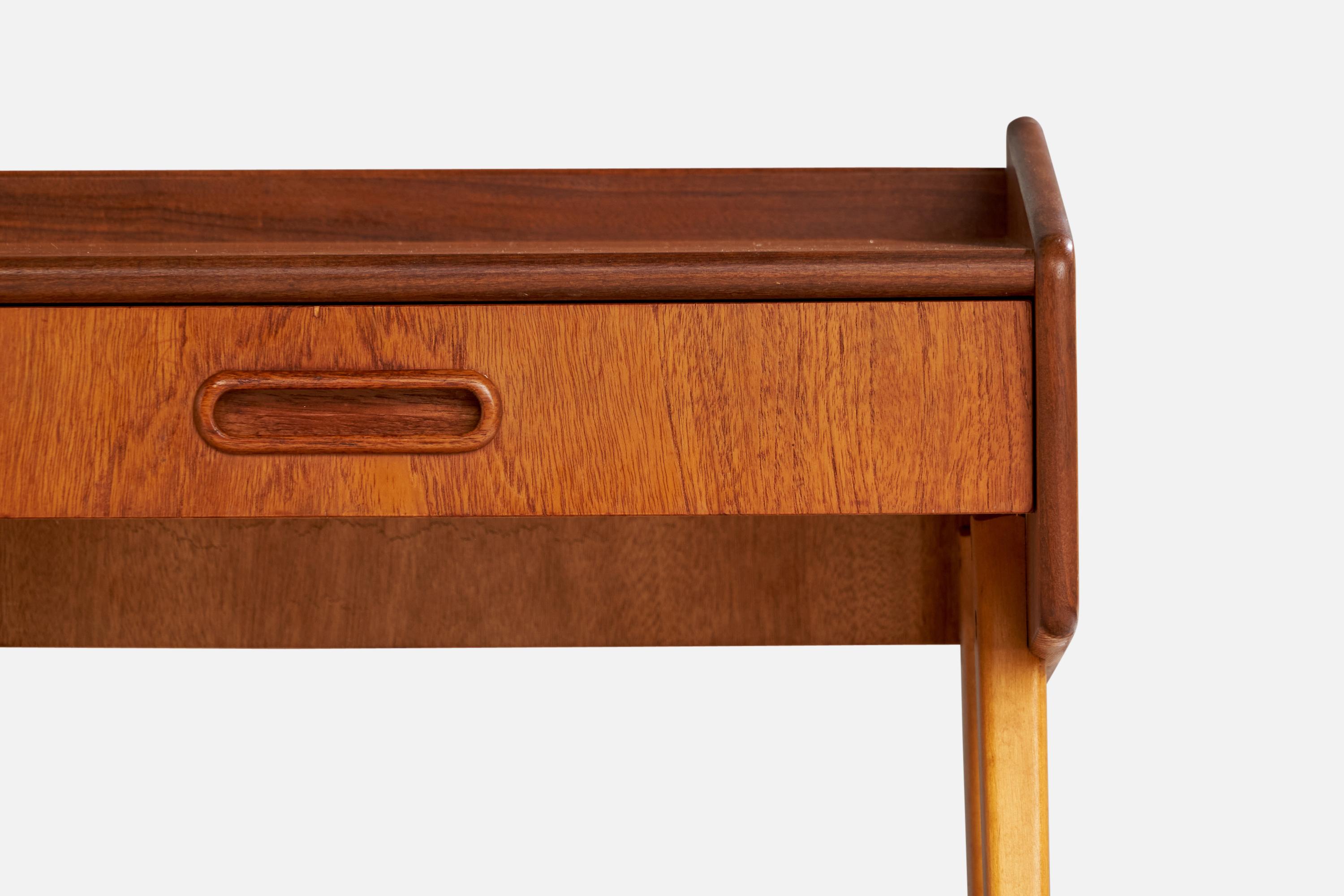 Design/One, tables de nuit, teck, bouleau, raphia, Suède, années 1950 en vente 1