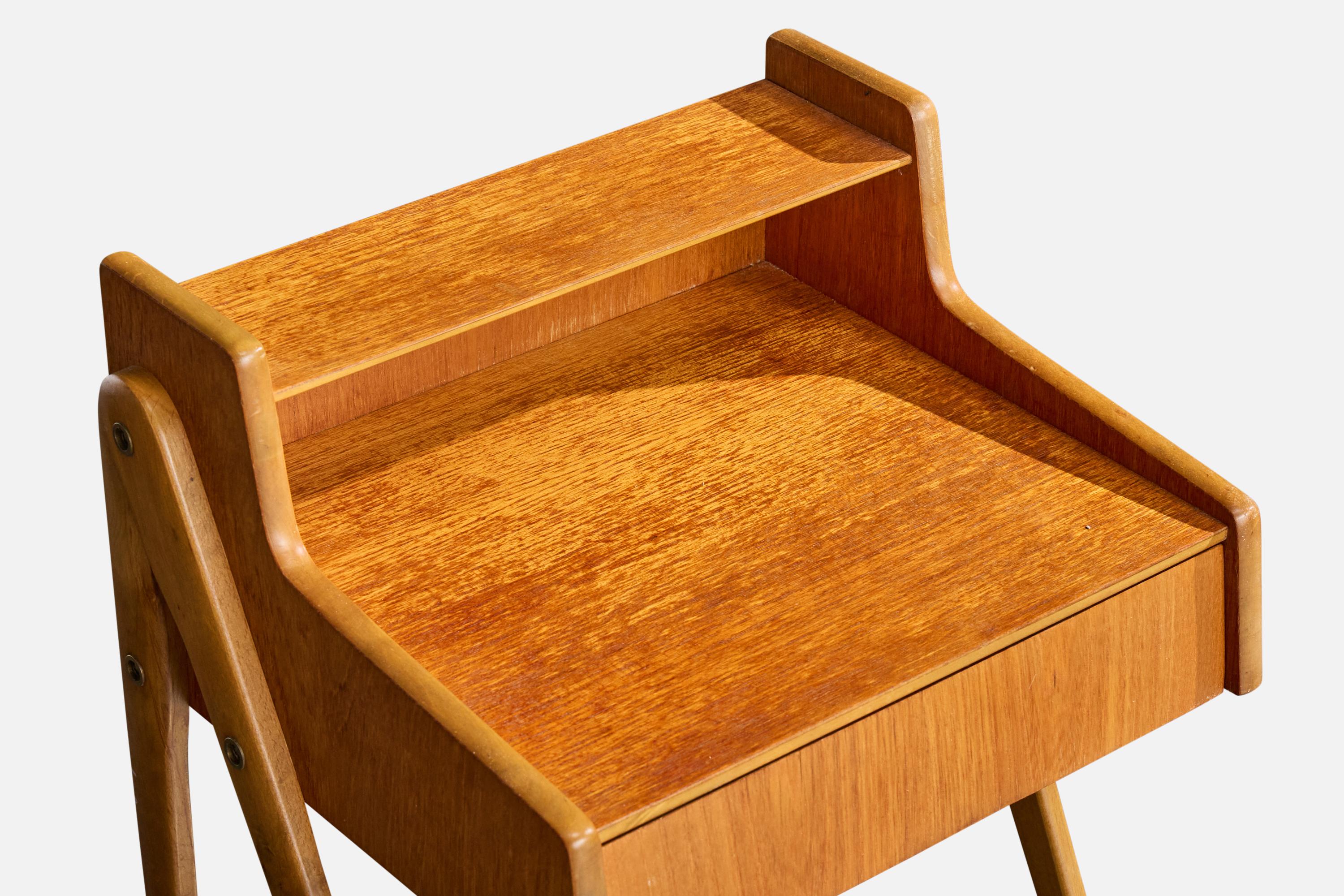 Designer suédois, tables de nuit, teck, bouleau, Suède, années 1950 en vente 4