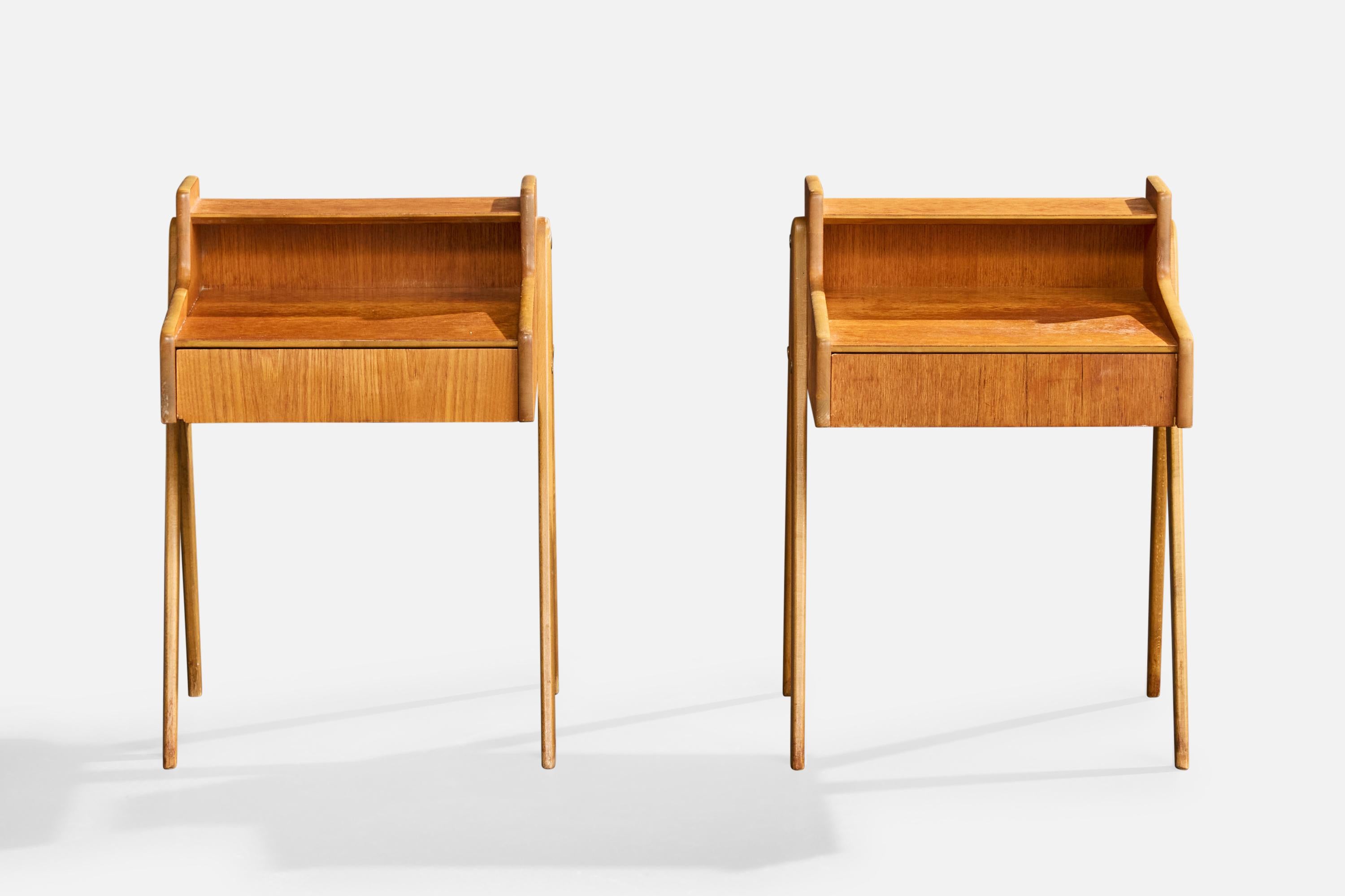 Suédois Designer suédois, tables de nuit, teck, bouleau, Suède, années 1950 en vente