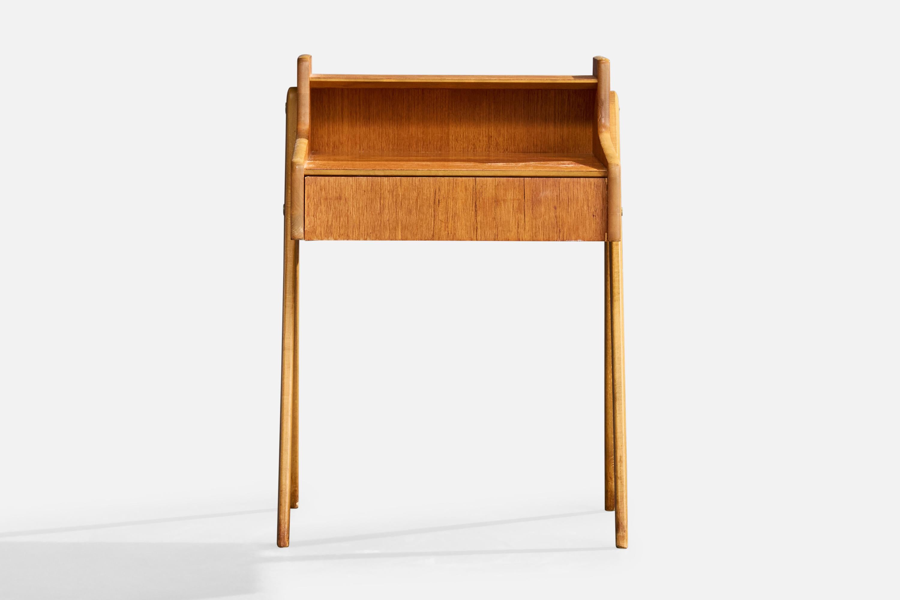 Bouleau Designer suédois, tables de nuit, teck, bouleau, Suède, années 1950 en vente