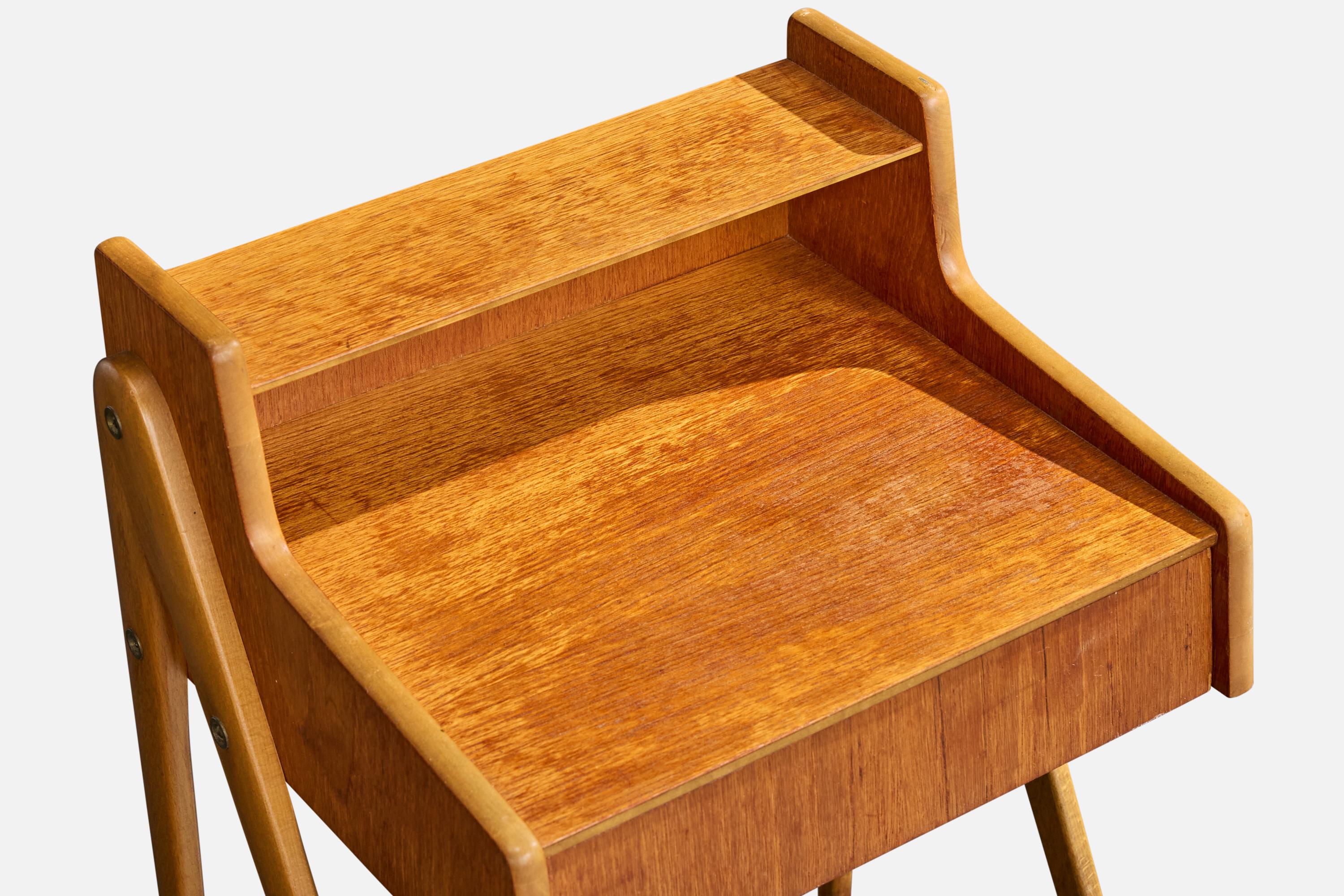Designer suédois, tables de nuit, teck, bouleau, Suède, années 1950 en vente 3