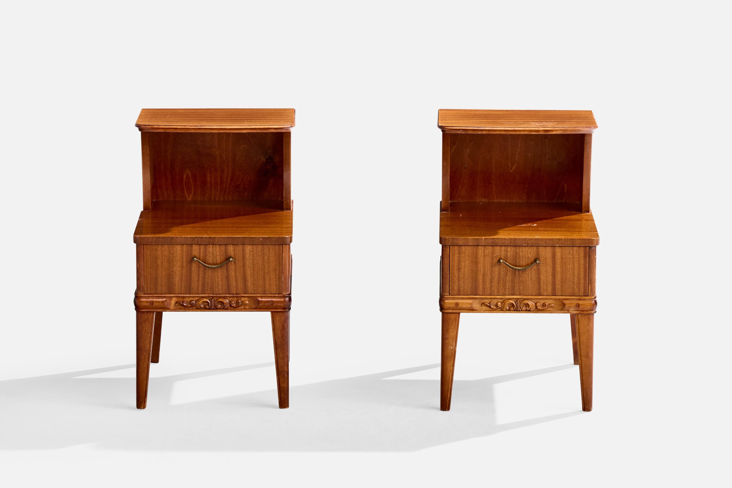 Scandinavo moderno Designer svedese, Comodini, Wood, Ottone, Svezia, anni '40 in vendita