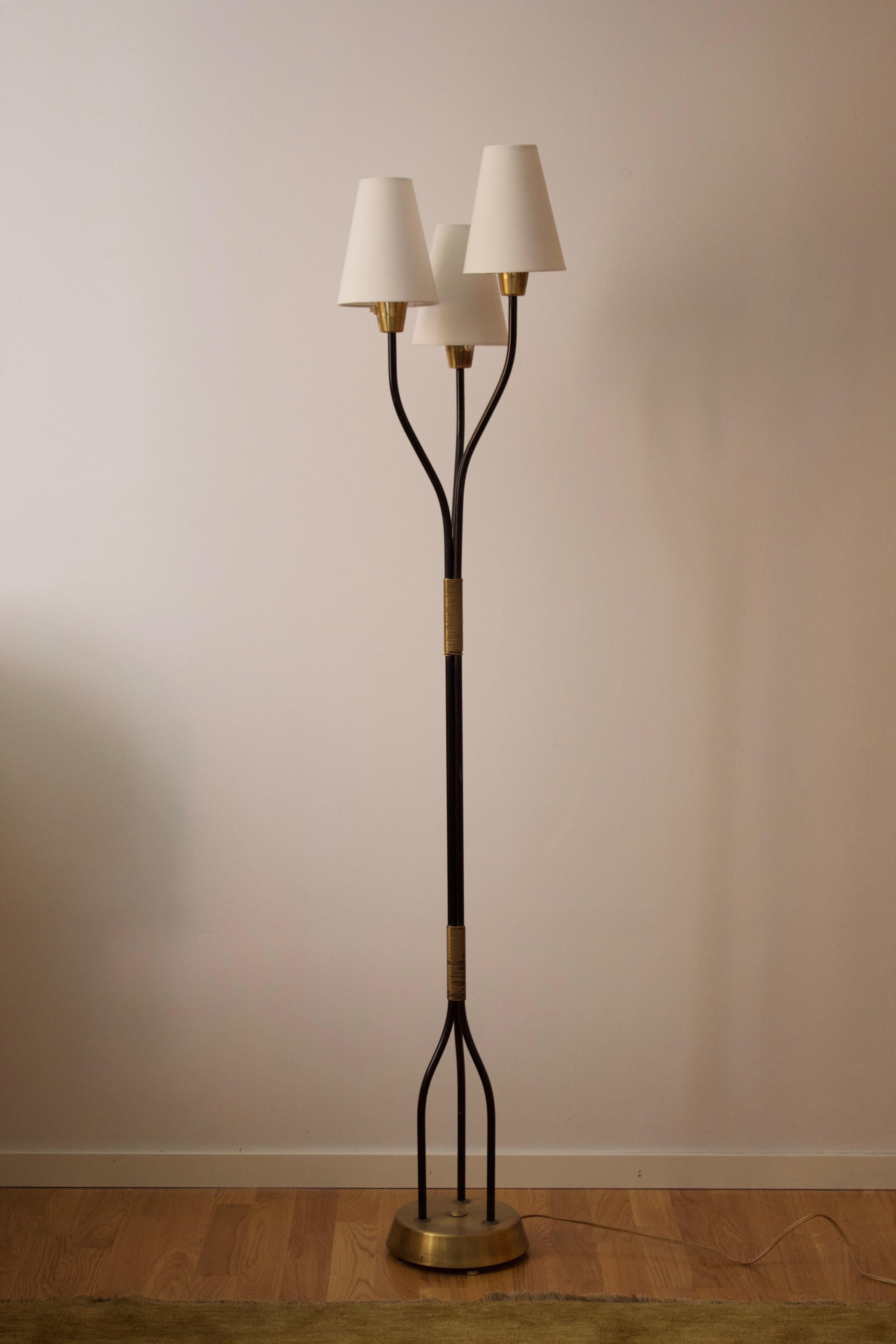 Swedish Designer, Organic Floor Lamp, Brass Black Lacquered Metal, Fabric, 1950s In Good Condition In High Point, NC