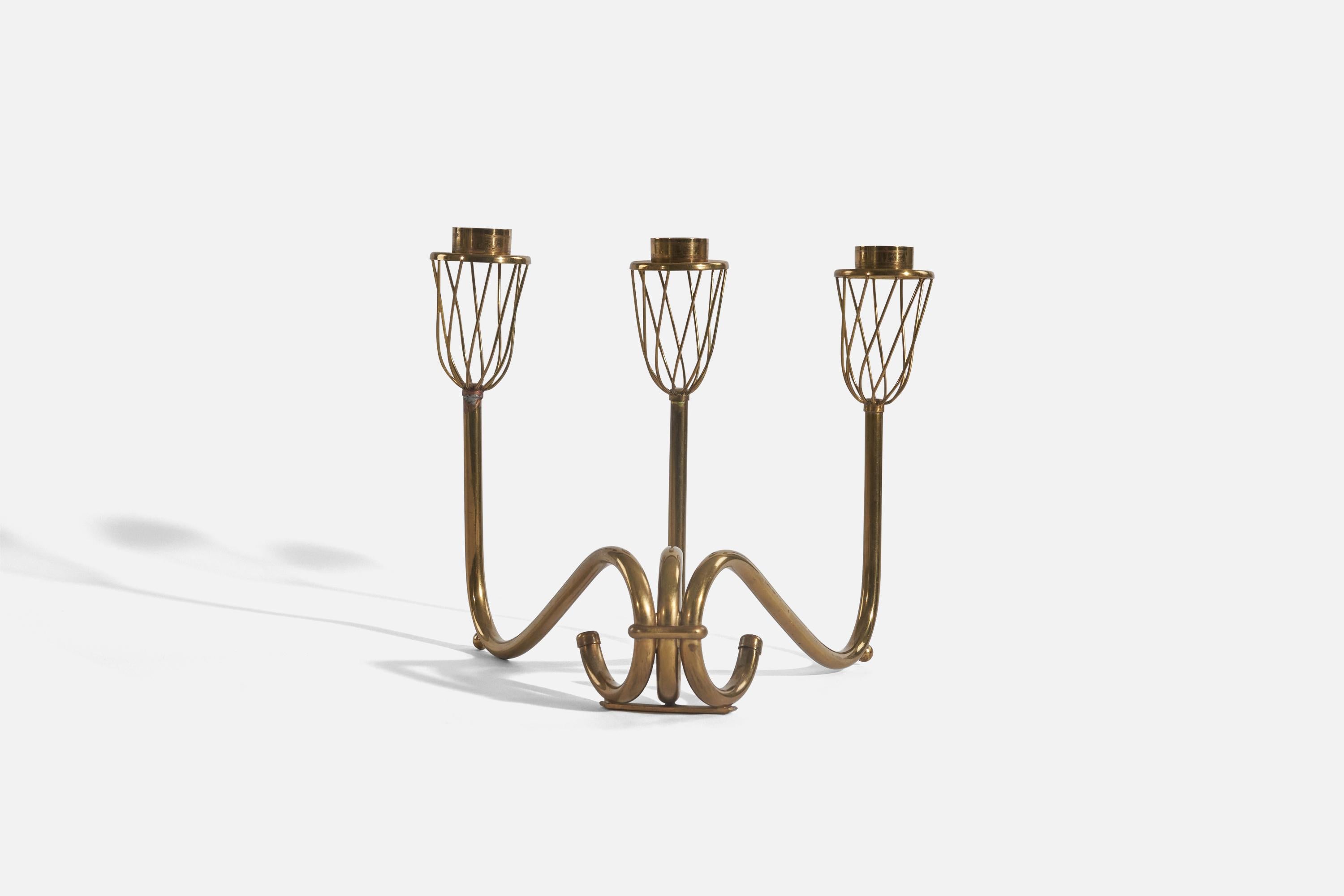 Svedese Designer svedese, candelabro a 3 braccia, ottone, Svezia, anni '40