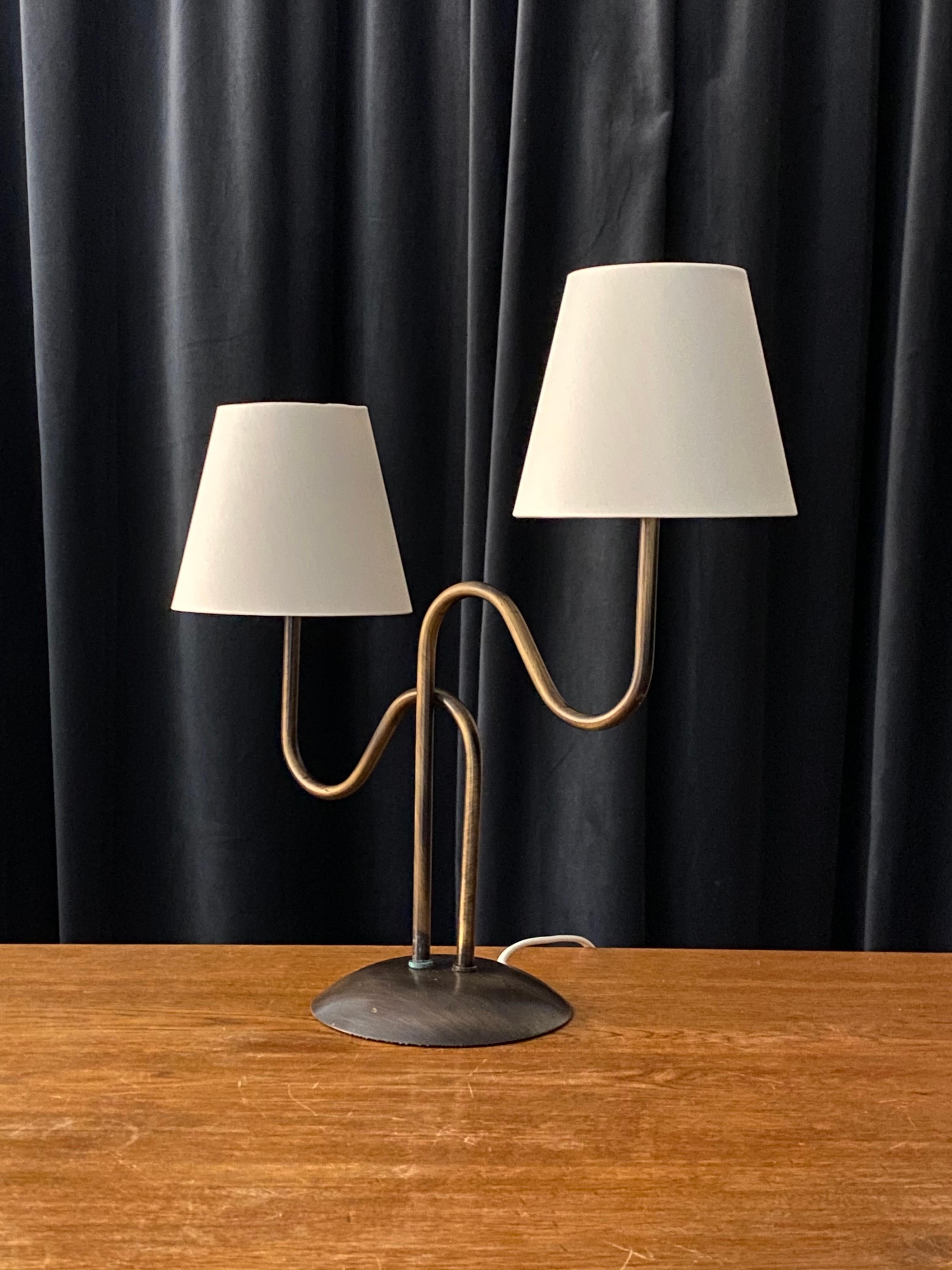 Swedish Designer, Organic Modernist Table Lamp, Brass, Sweden, 1960s In Good Condition In High Point, NC