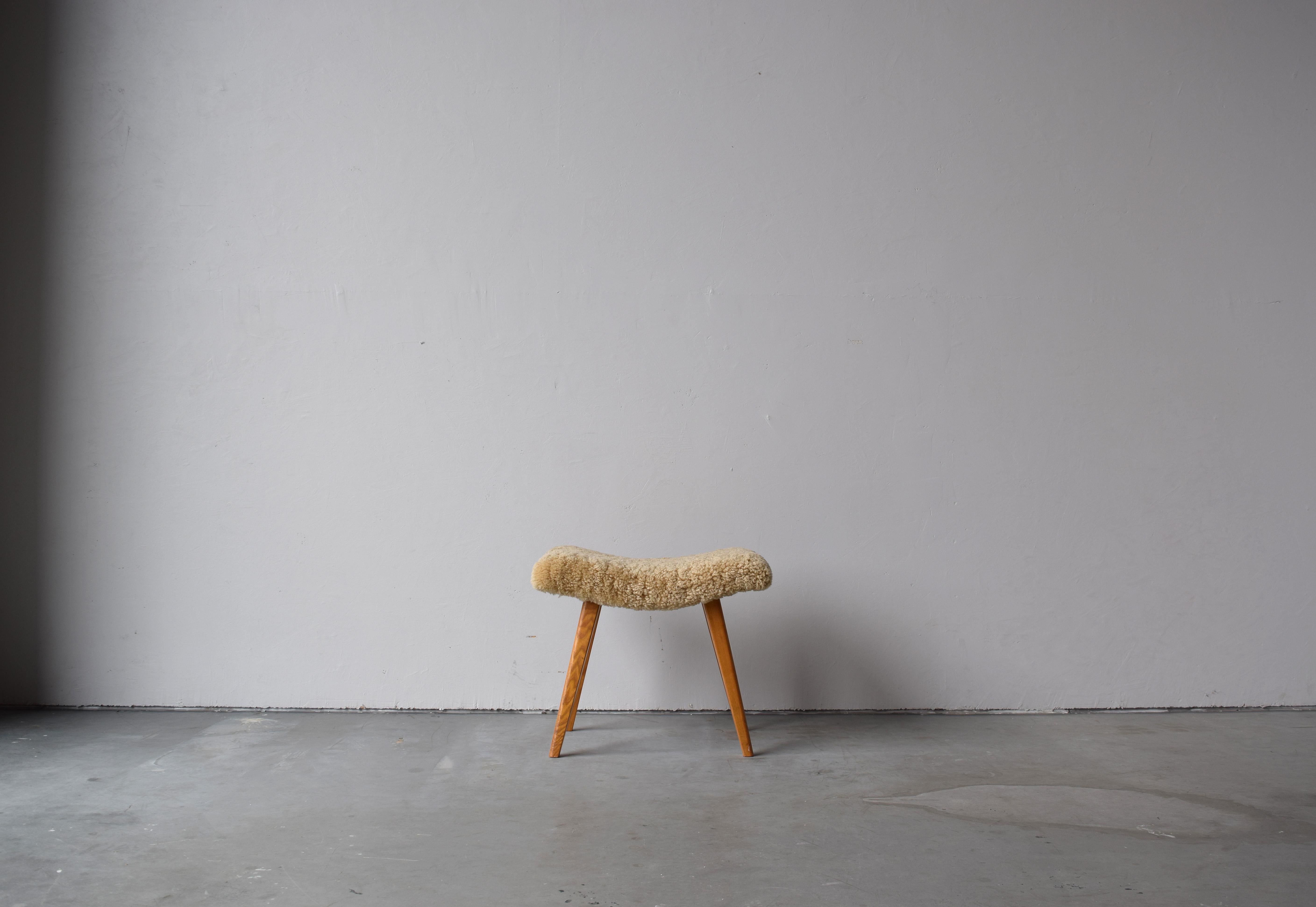 Mid-20th Century Swedish Designer, Organic Stool, Wood, Sheepskin, Sweden, 1950s For Sale