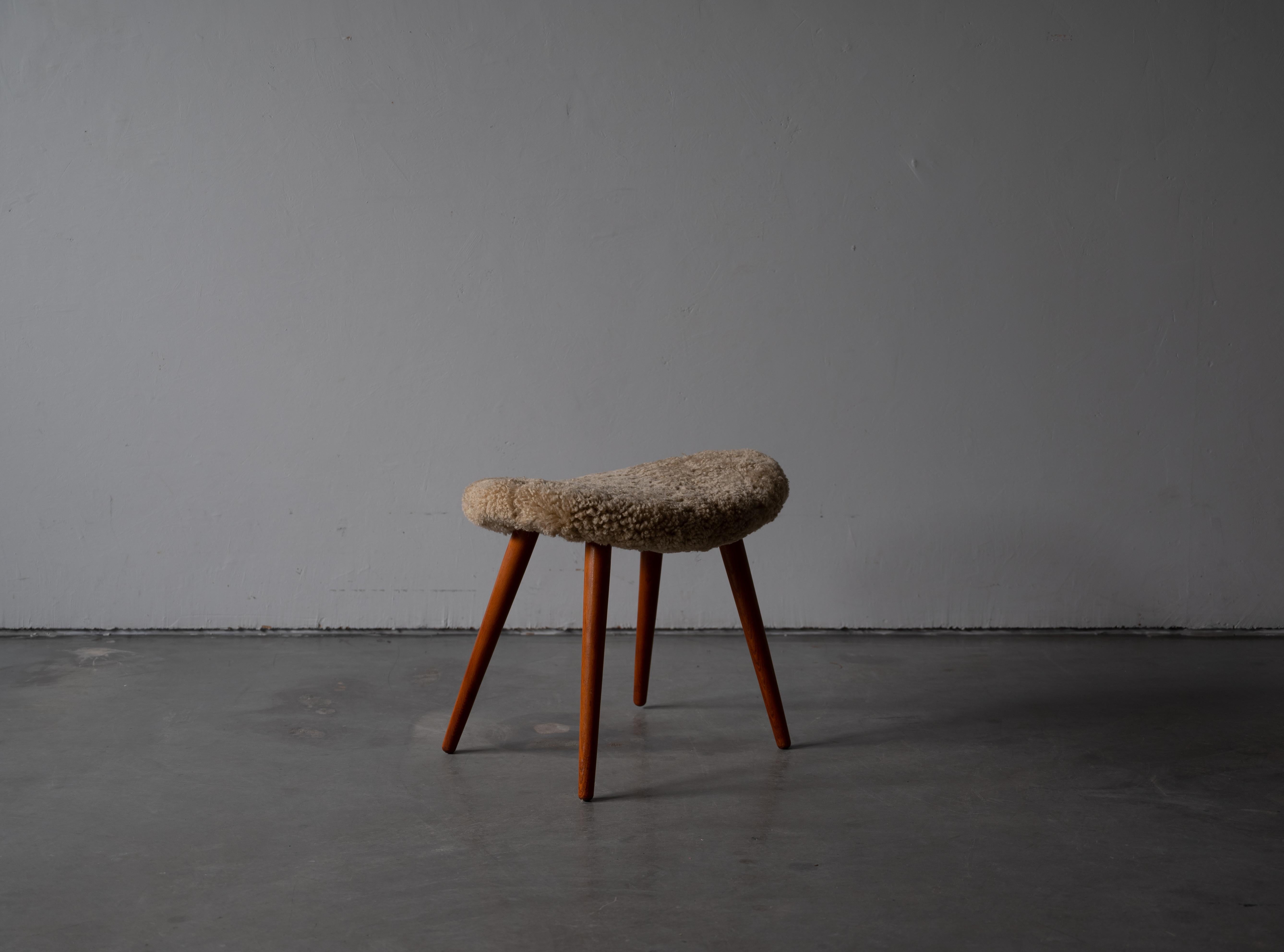 Mid-20th Century Swedish Designer, Organic Stool, Wood, Sheepskin, Sweden, 1950s For Sale