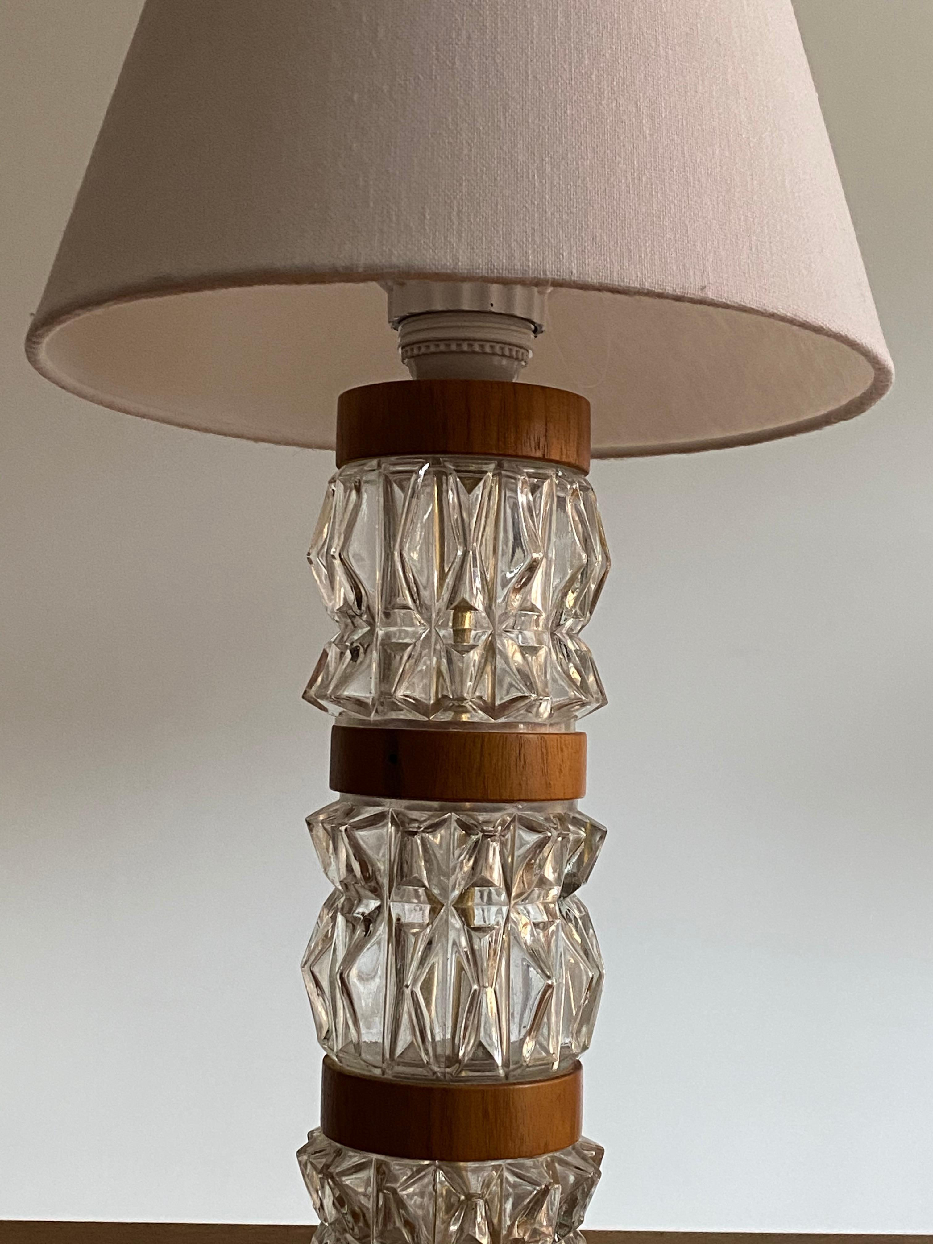 Swedish Designer, Organic Table Lamp, Art Glass, Jacaranda-Veneer, Sweden, 1950s In Good Condition In High Point, NC