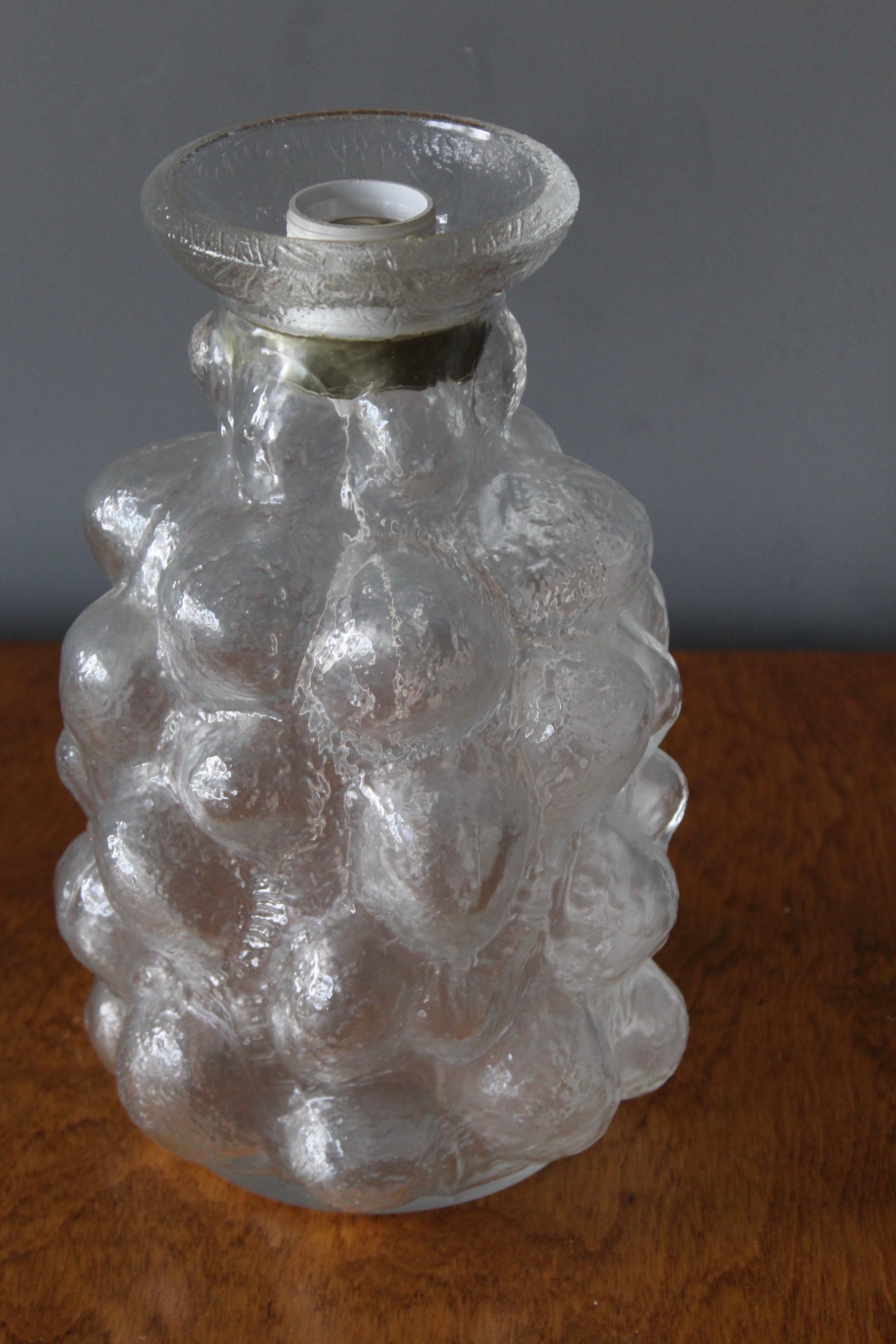 Swedish Designer, Organic Table Lamp, Glass, Sweden, 1950s In Good Condition For Sale In High Point, NC