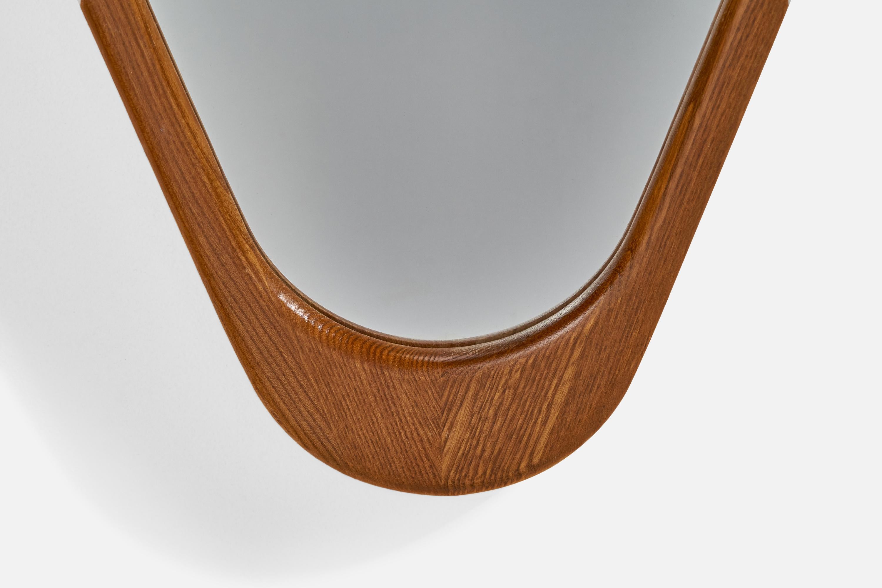 Milieu du XXe siècle Designer suédois, miroir mural organique, chêne teinté, verre, Suède, années 1950 en vente