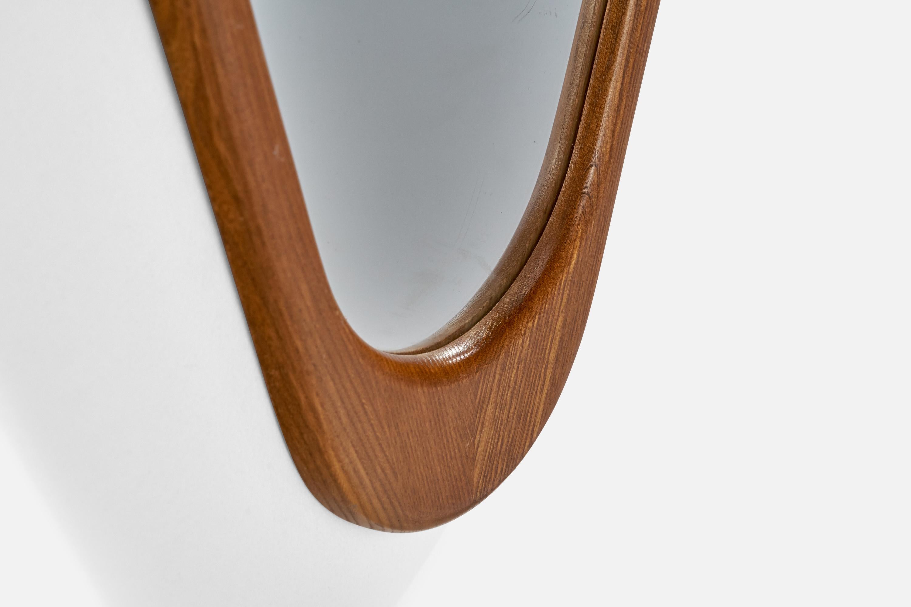 Miroir Designer suédois, miroir mural organique, chêne teinté, verre, Suède, années 1950 en vente