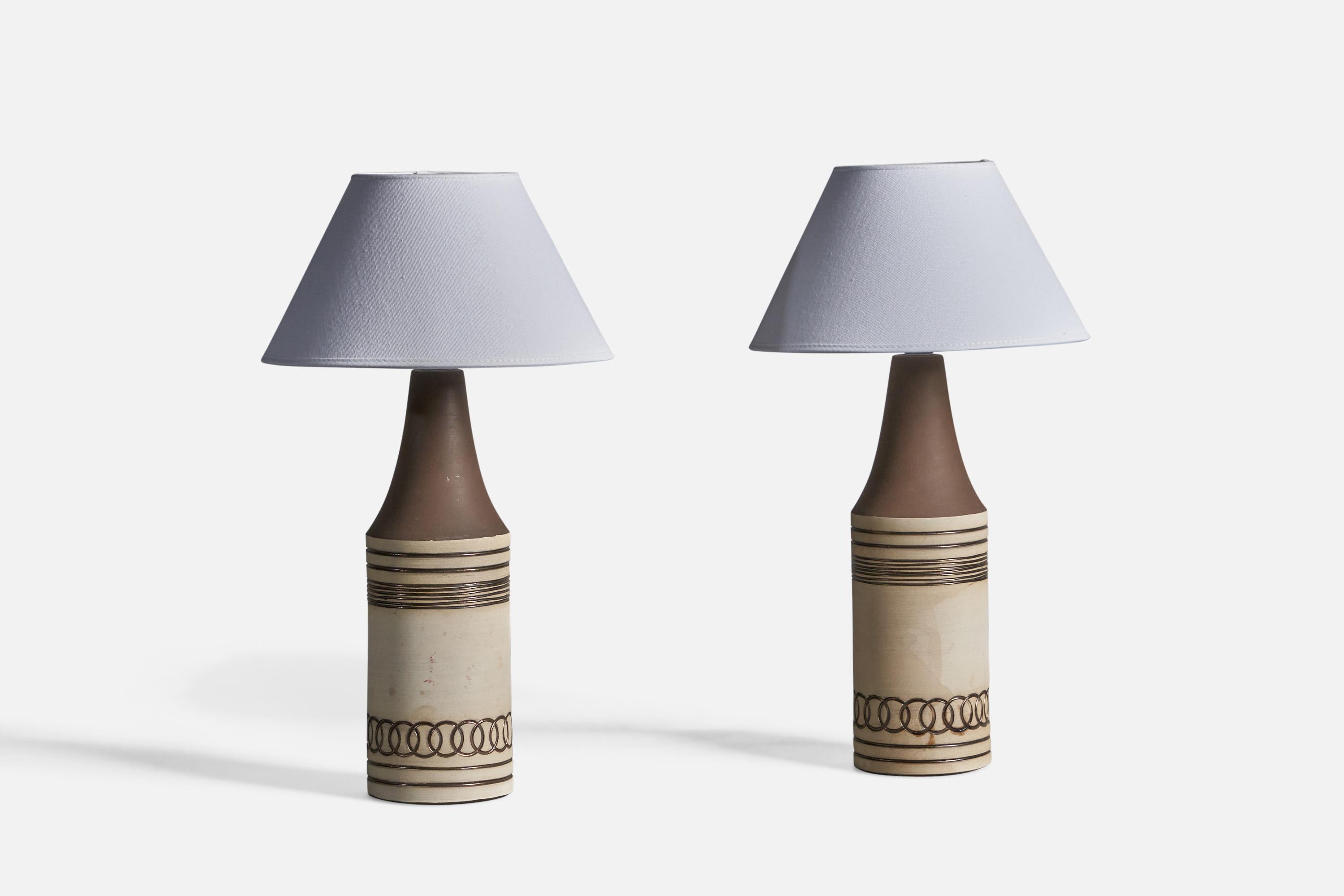 
A pair of brown and off-white stoneware table lamps designed and produced in Sweden, 1960s.

Dimensions of Lamp (inches): 14.5