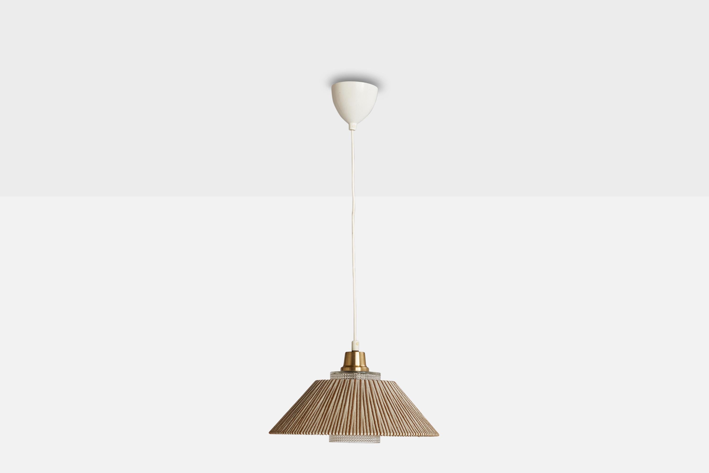 Mid-Century Modern Designer suédois, pendentif, laiton, verre, tissu, Suède, années 1950 en vente