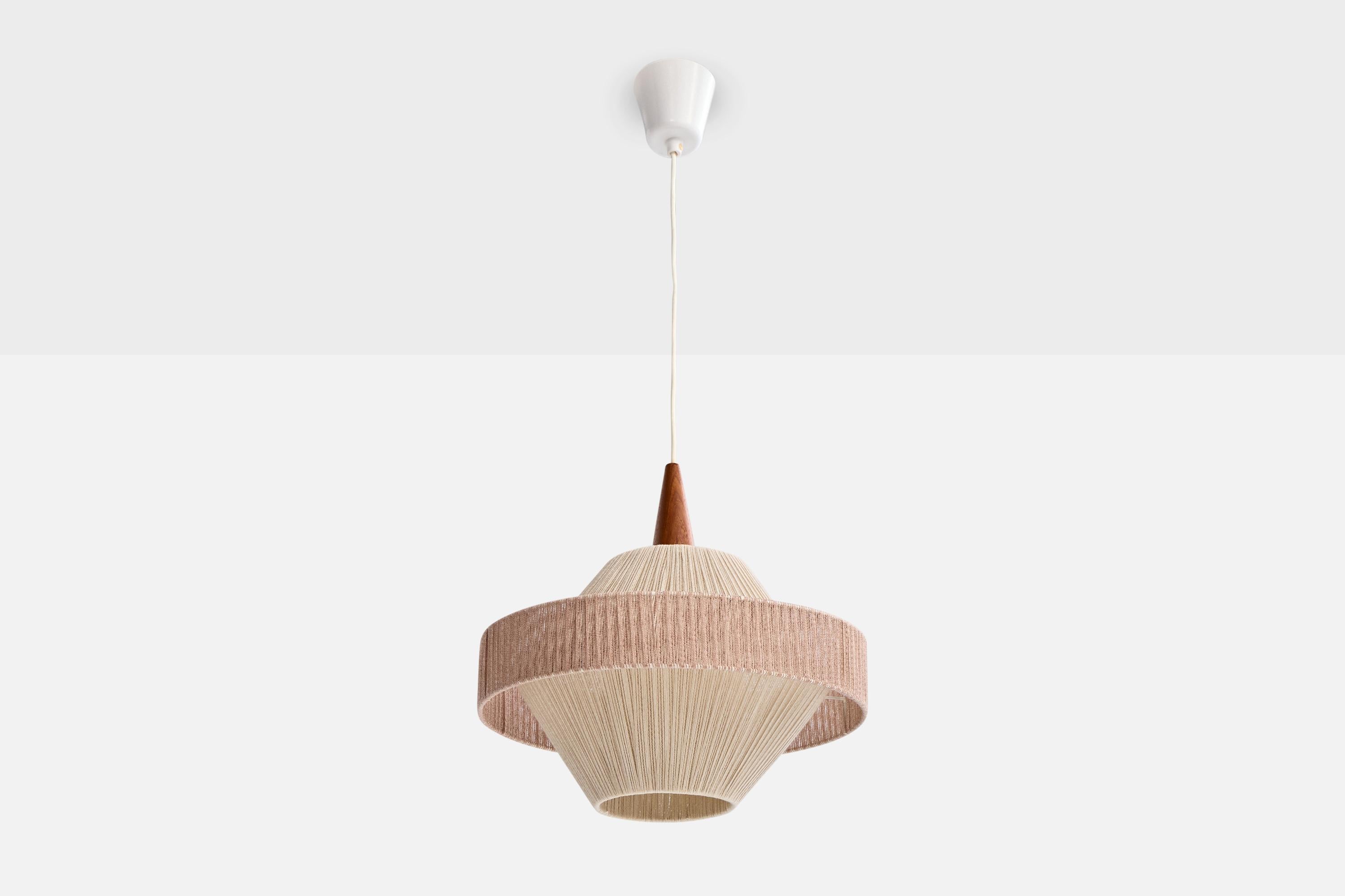 Suspension en corde de tissu beige et rose et en teck, conçue et produite en Suède, c.C. 1960.

Usure correspondant à l'âge et à l'usage.

Dimensions globales (pouces) : 30,0