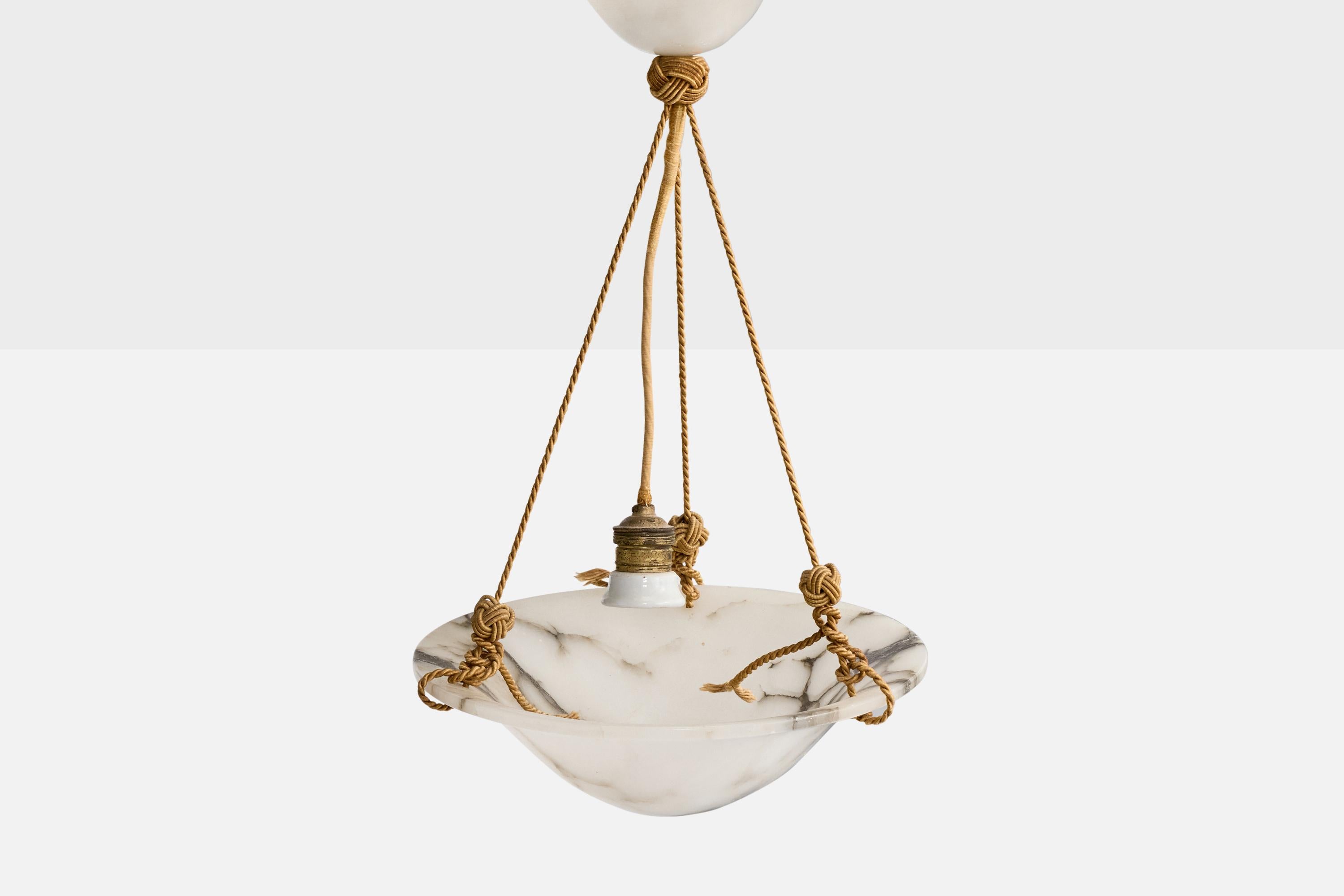 Designer svedese, lampada a sospensione, alabastro, tessuto, Svezia, anni '1920 In condizioni buone in vendita a High Point, NC