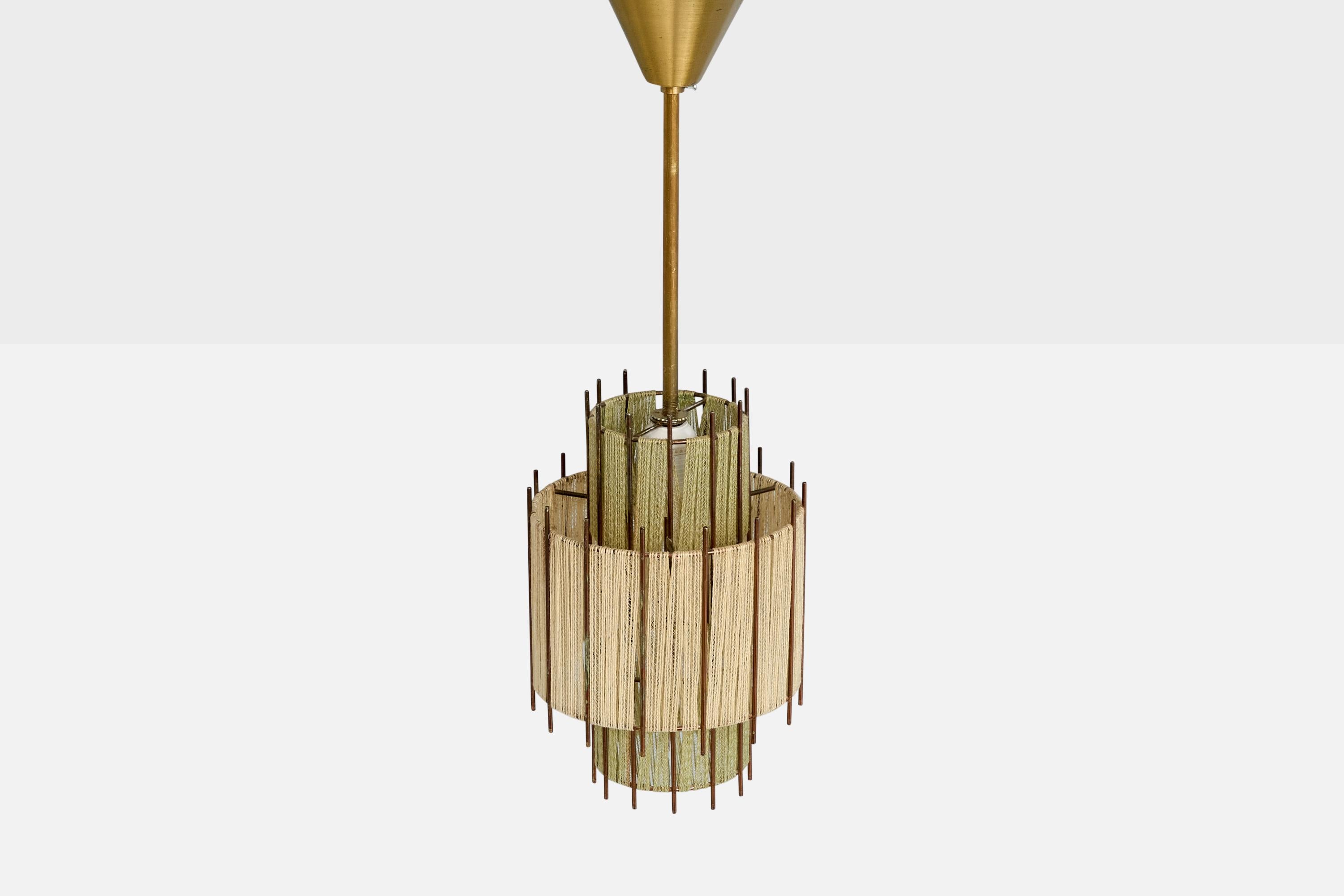 Designer svedese, lampada a sospensione, ottone, filo di stoffa, Svezia, anni '50 In condizioni buone in vendita a High Point, NC