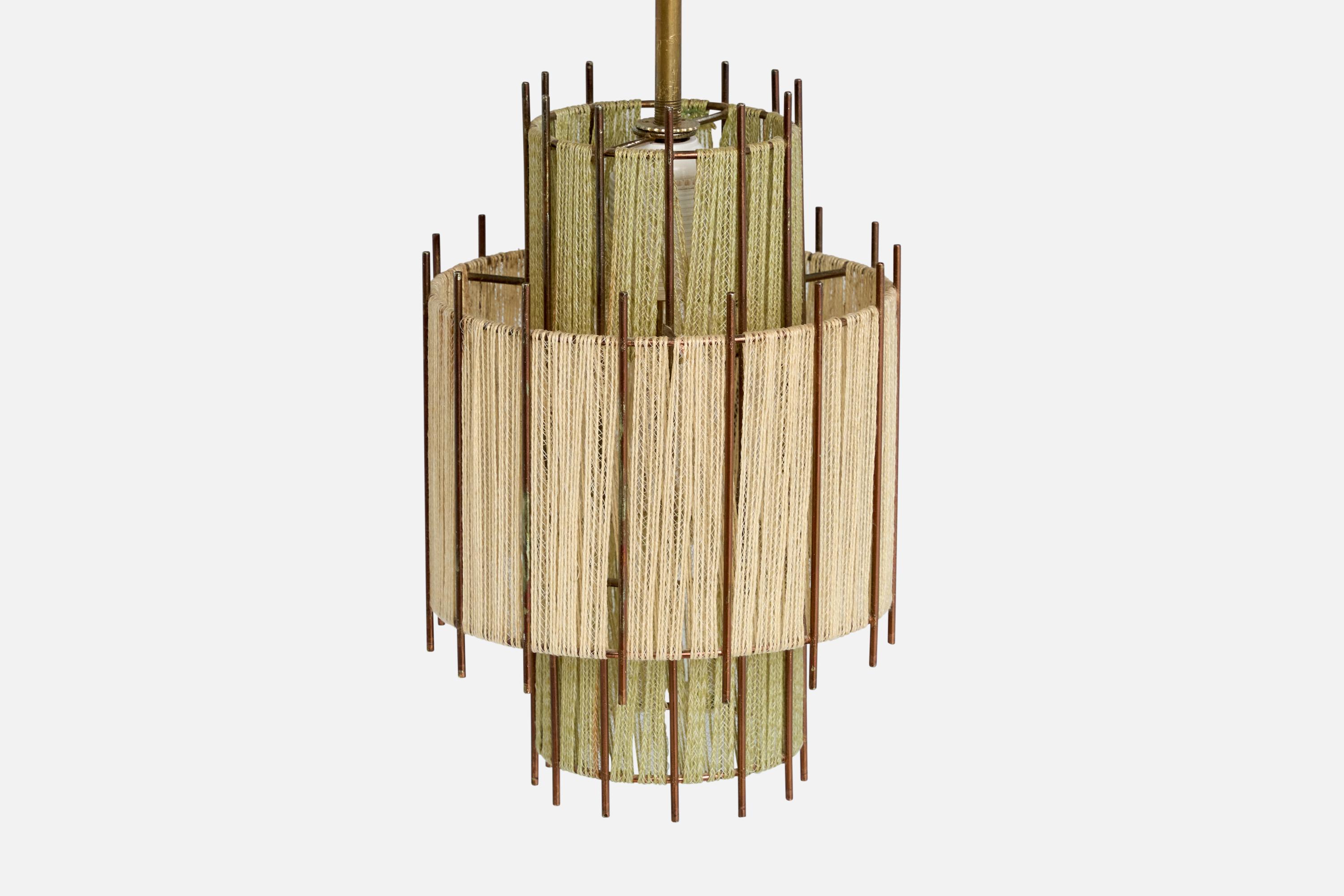 Metà XX secolo Designer svedese, lampada a sospensione, ottone, filo di stoffa, Svezia, anni '50 in vendita