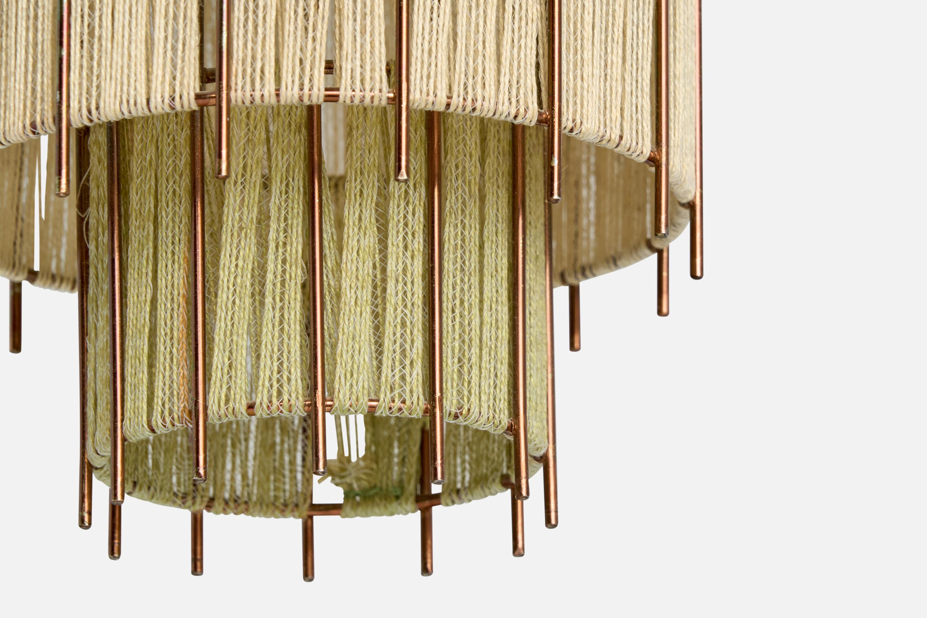 Ottone Designer svedese, lampada a sospensione, ottone, filo di stoffa, Svezia, anni '50 in vendita