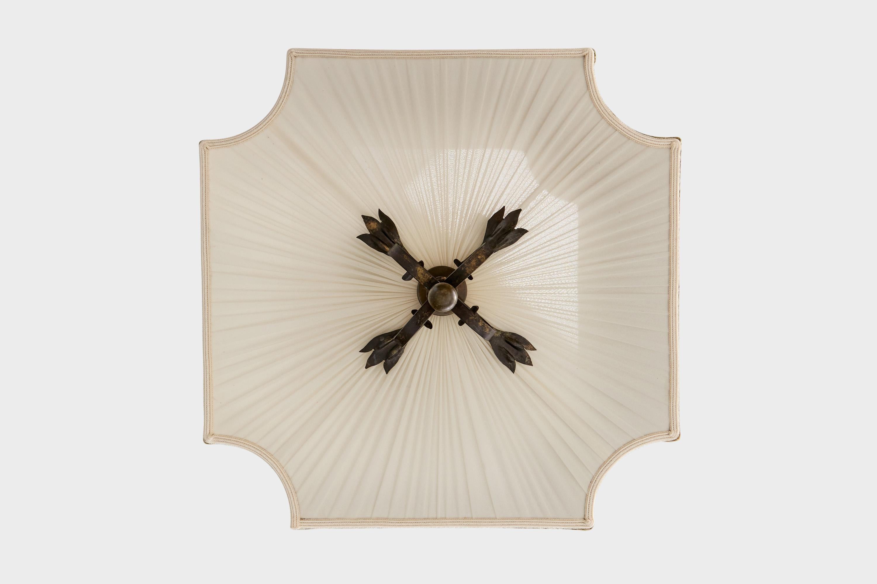 Designer svedese, lampada a sospensione, ottone, tessuto, Svezia, anni '1930 In condizioni buone in vendita a High Point, NC