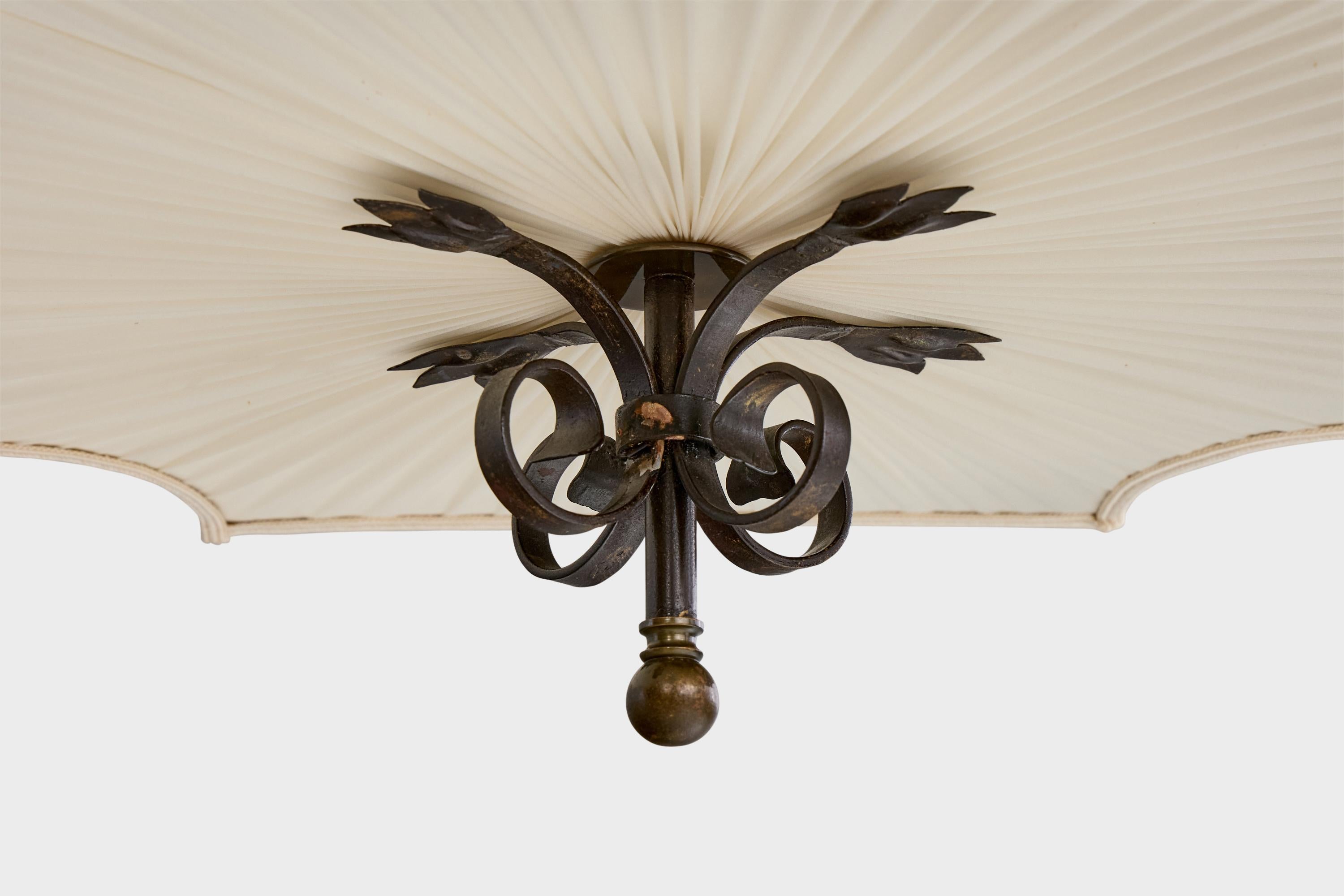 Ottone Designer svedese, lampada a sospensione, ottone, tessuto, Svezia, anni '1930 in vendita