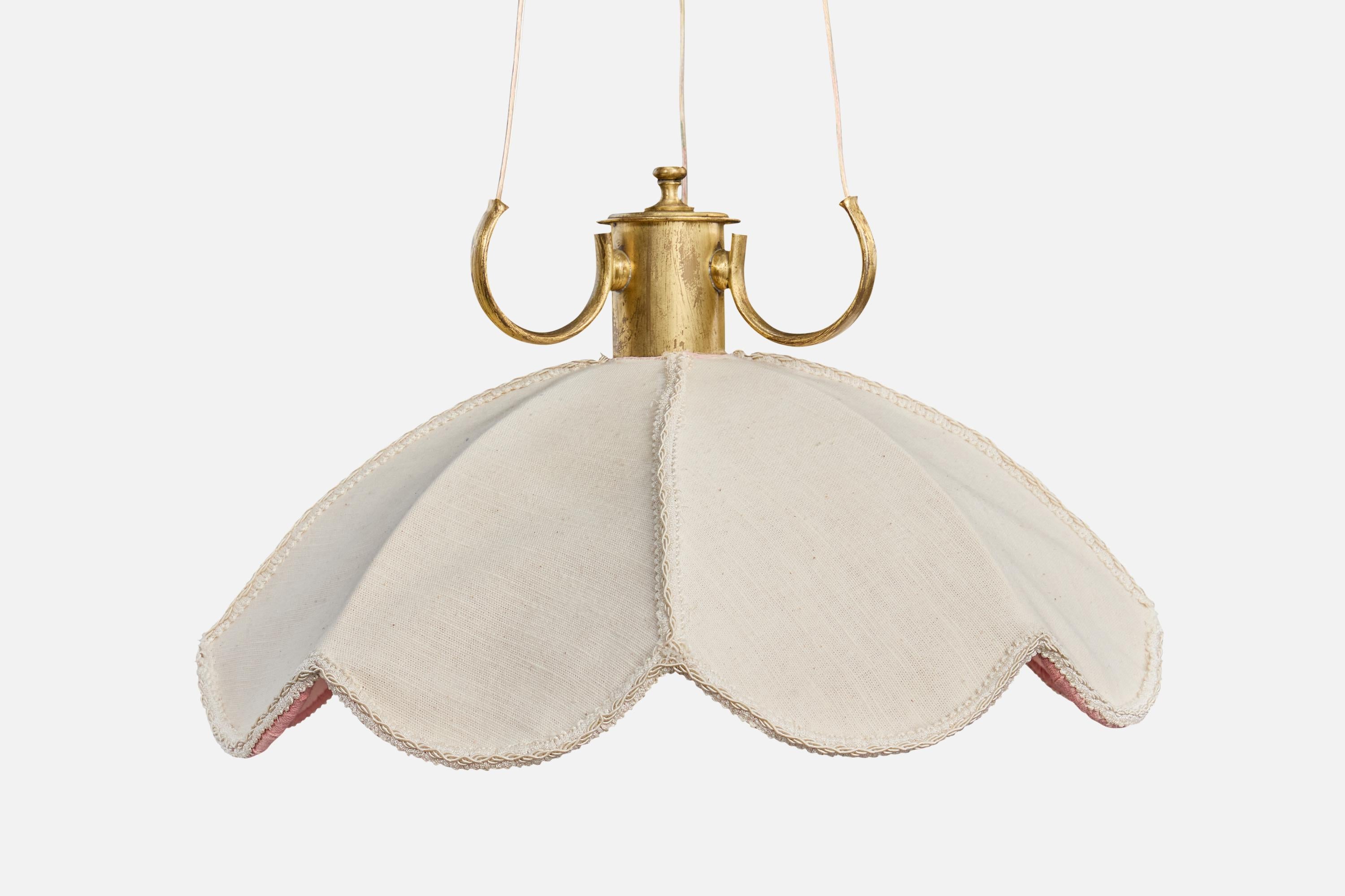 Designer suédois, lampe suspendue, laiton, tissu, Suède, années 1940 Bon état - En vente à High Point, NC