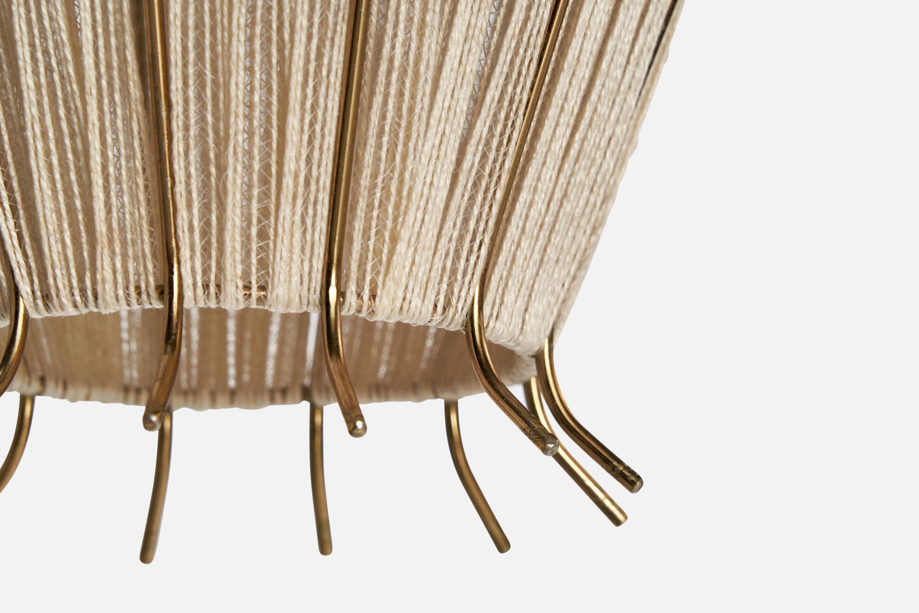 Metà XX secolo Designer svedese, lampada a sospensione, ottone, tessuto, Svezia, anni '40 in vendita