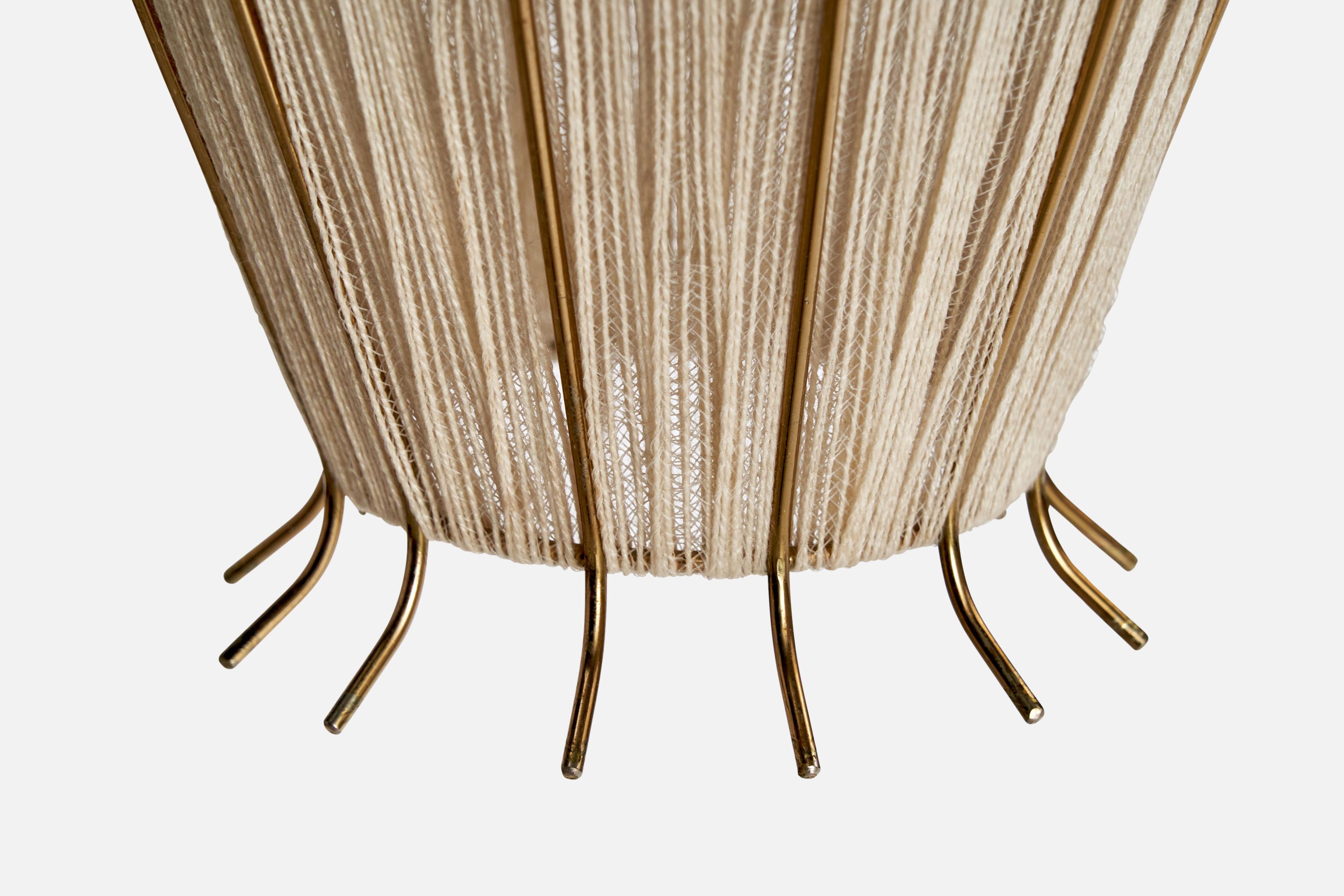 Ottone Designer svedese, lampada a sospensione, ottone, tessuto, Svezia, anni '40 in vendita