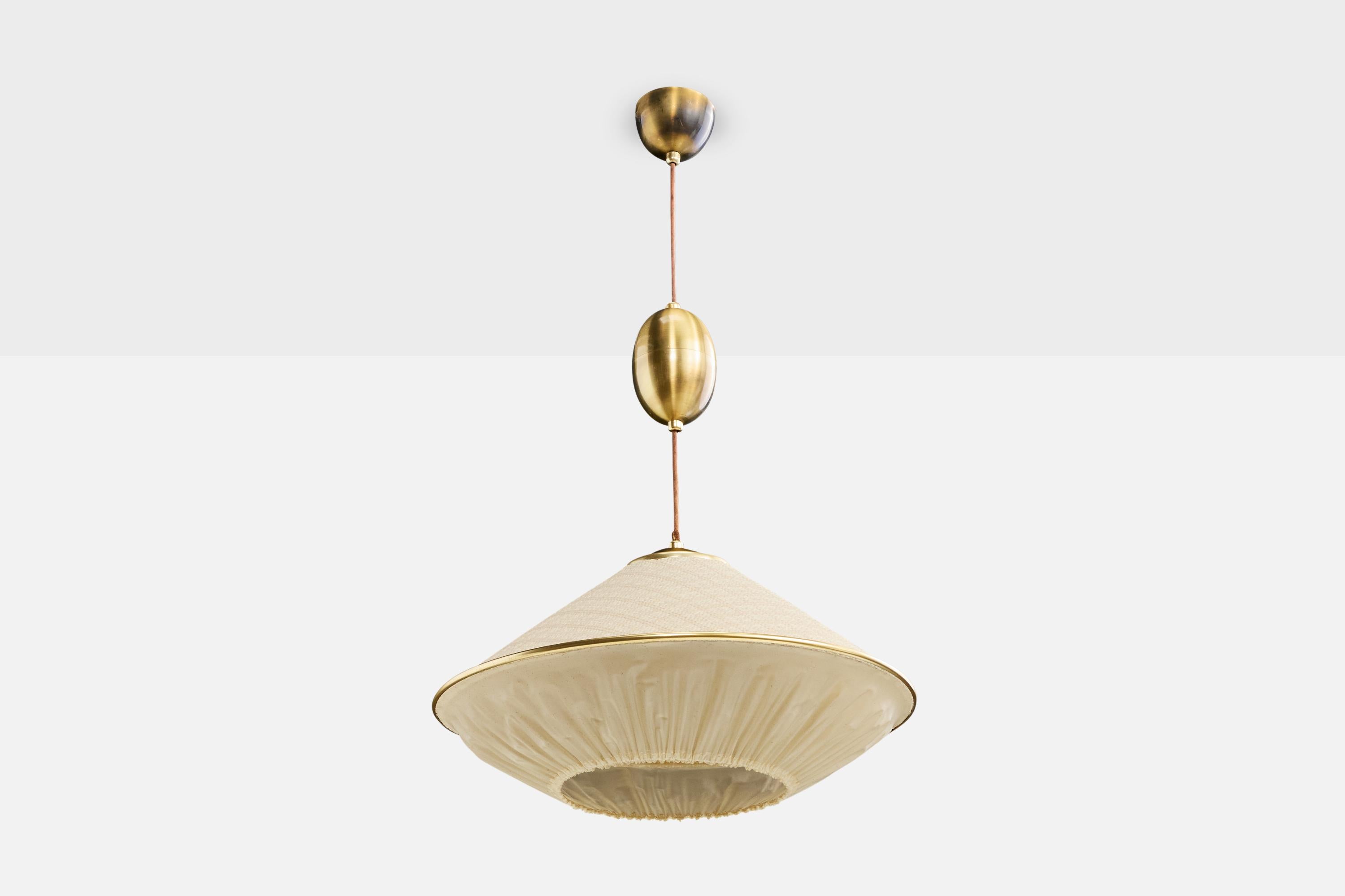 Suspension réglable en laiton et tissu blanc-crème, conçue et produite en Suède, C.1950.

Dimensions globales (pouces) : 26.0 