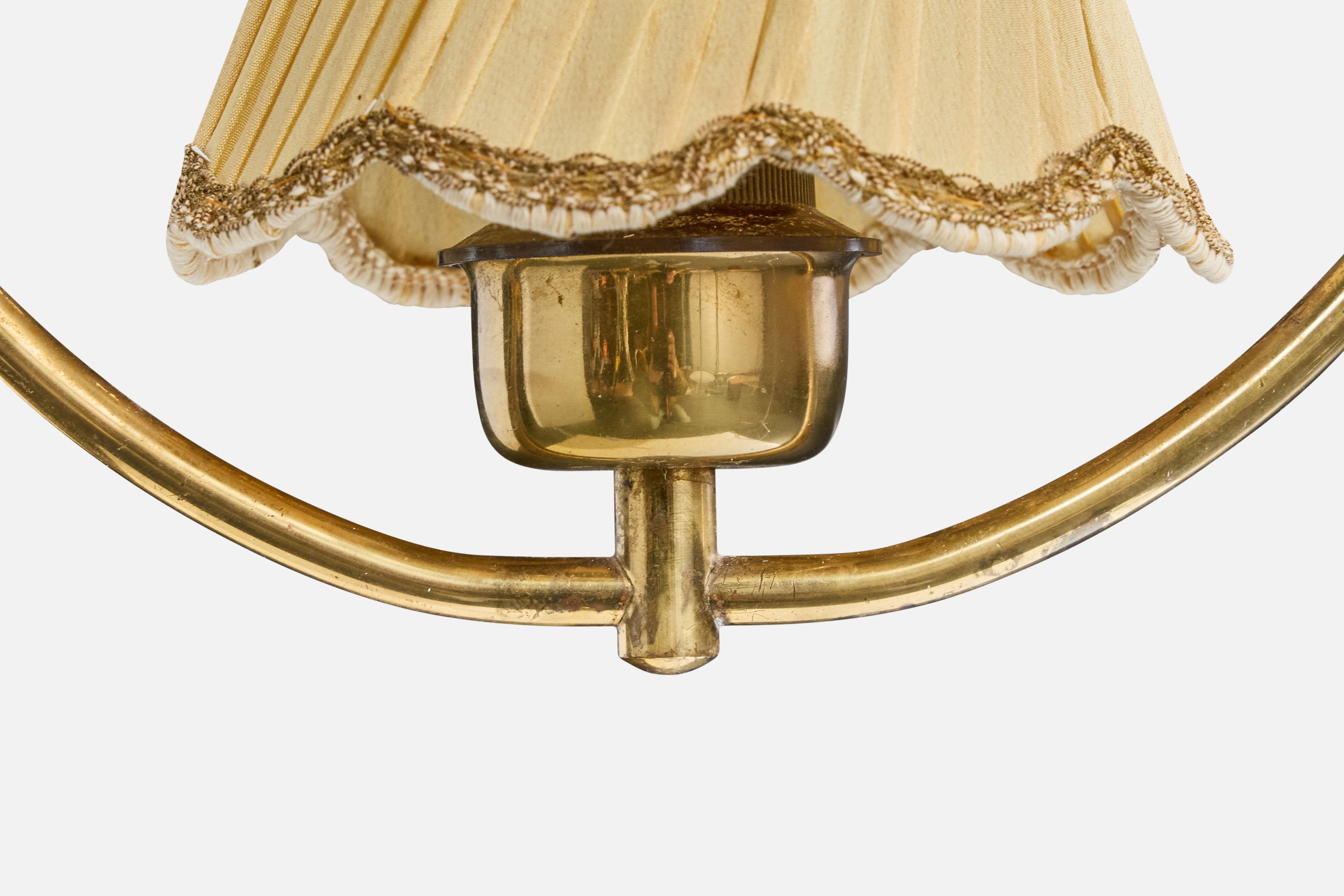 Metà XX secolo Designer svedese, lampada a sospensione, ottone, tessuto, Svezia, anni '50 in vendita