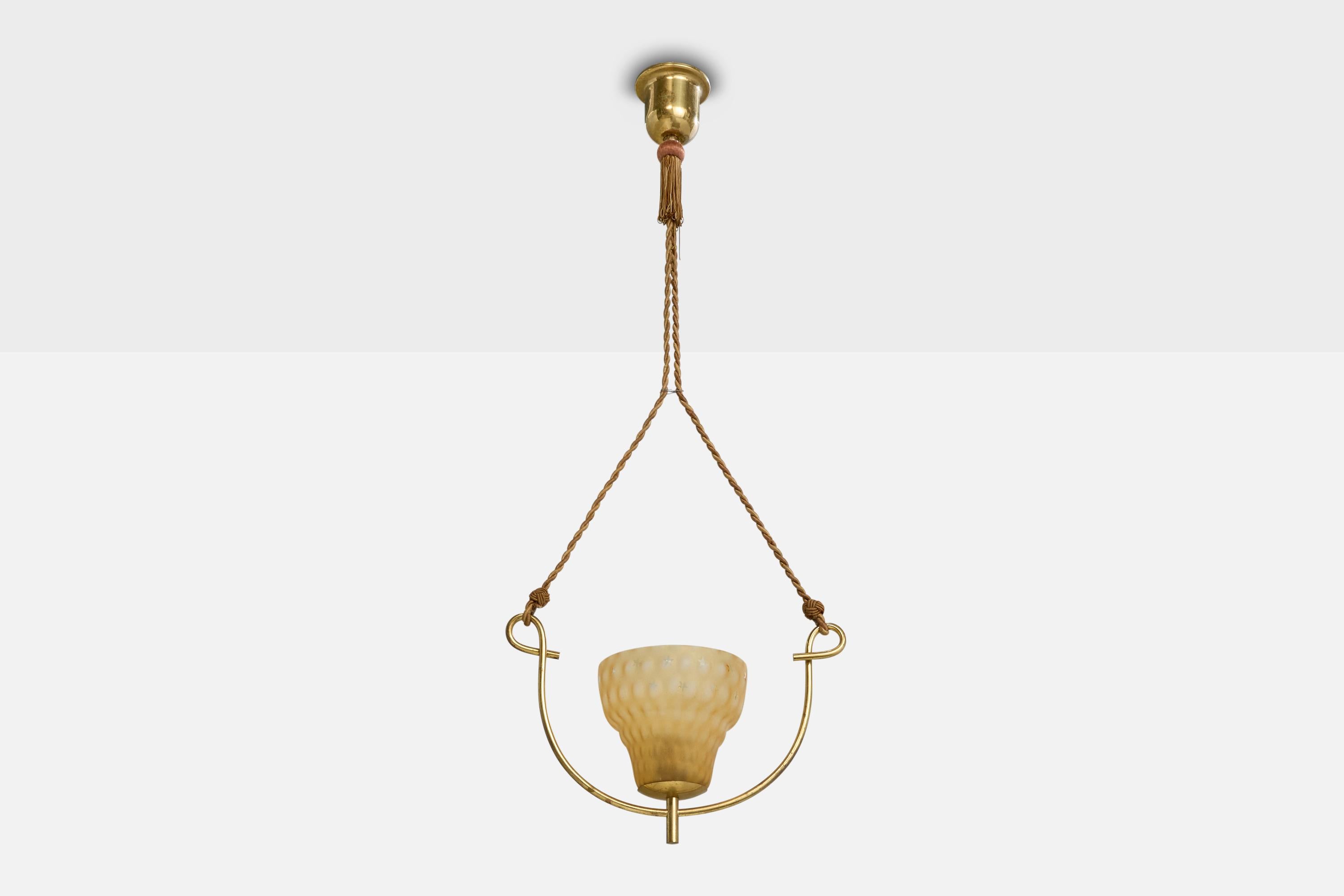 Lampada a sospensione in ottone, vetro beige e corde di tessuto progettata e prodotta in Svezia, anni '40 circa.

Dimensioni complessive (pollici): 36