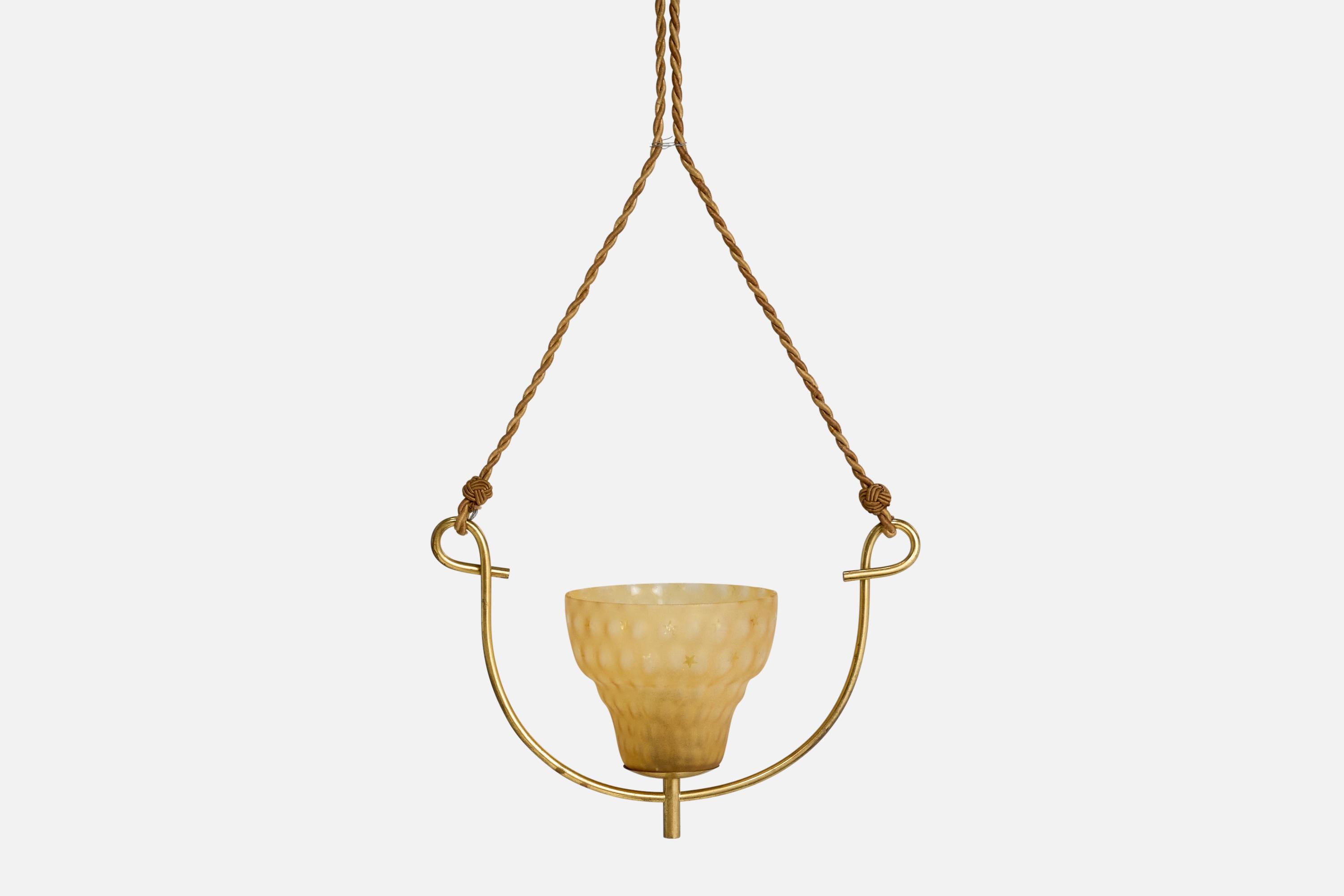 Metà XX secolo Designer svedese, lampada a sospensione, ottone, vetro, corde, Svezia, anni '40 in vendita