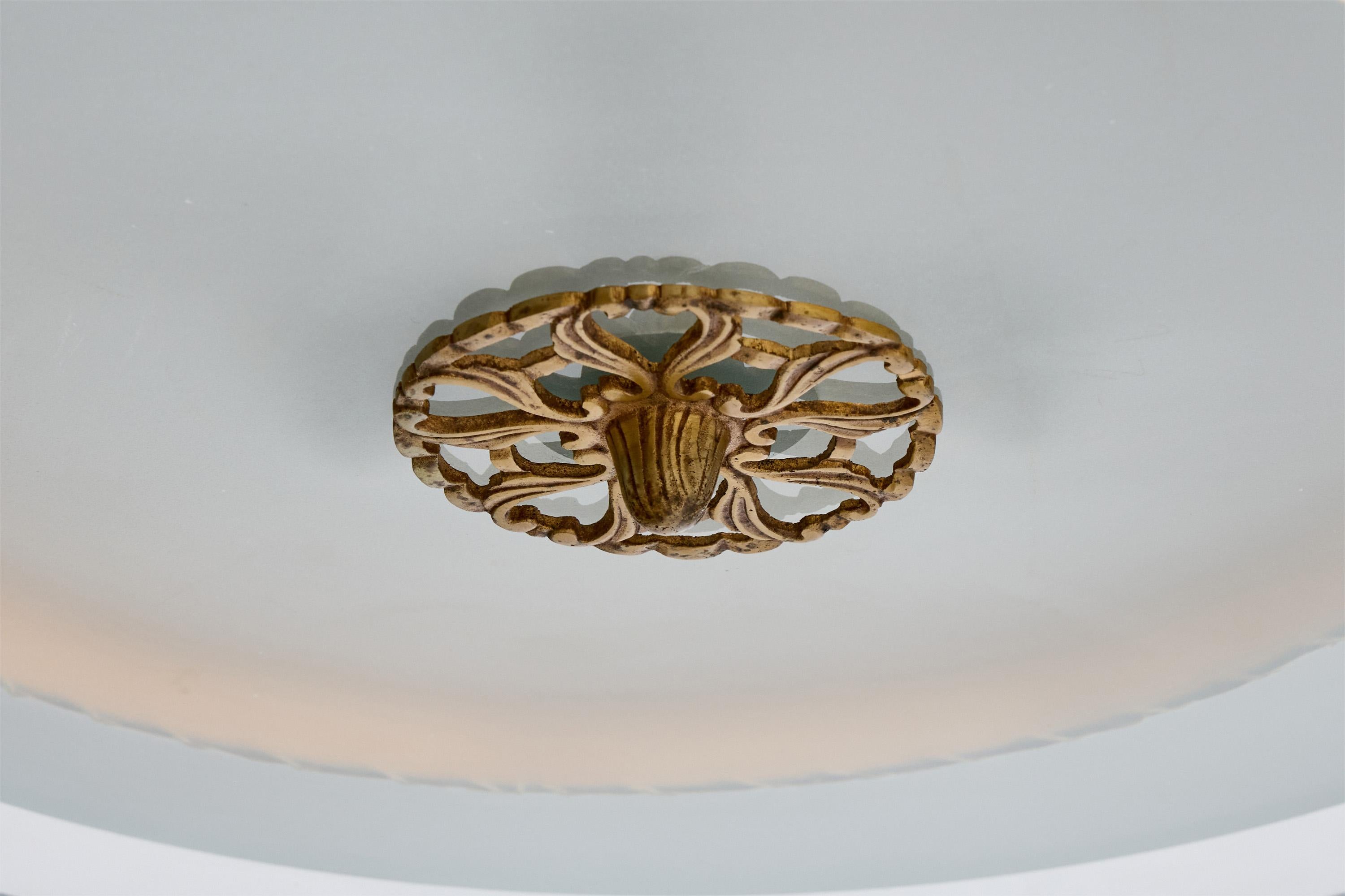 Milieu du XXe siècle Designer suédois, suspension, laiton, verre, parchemin, Suède, années 1930 en vente