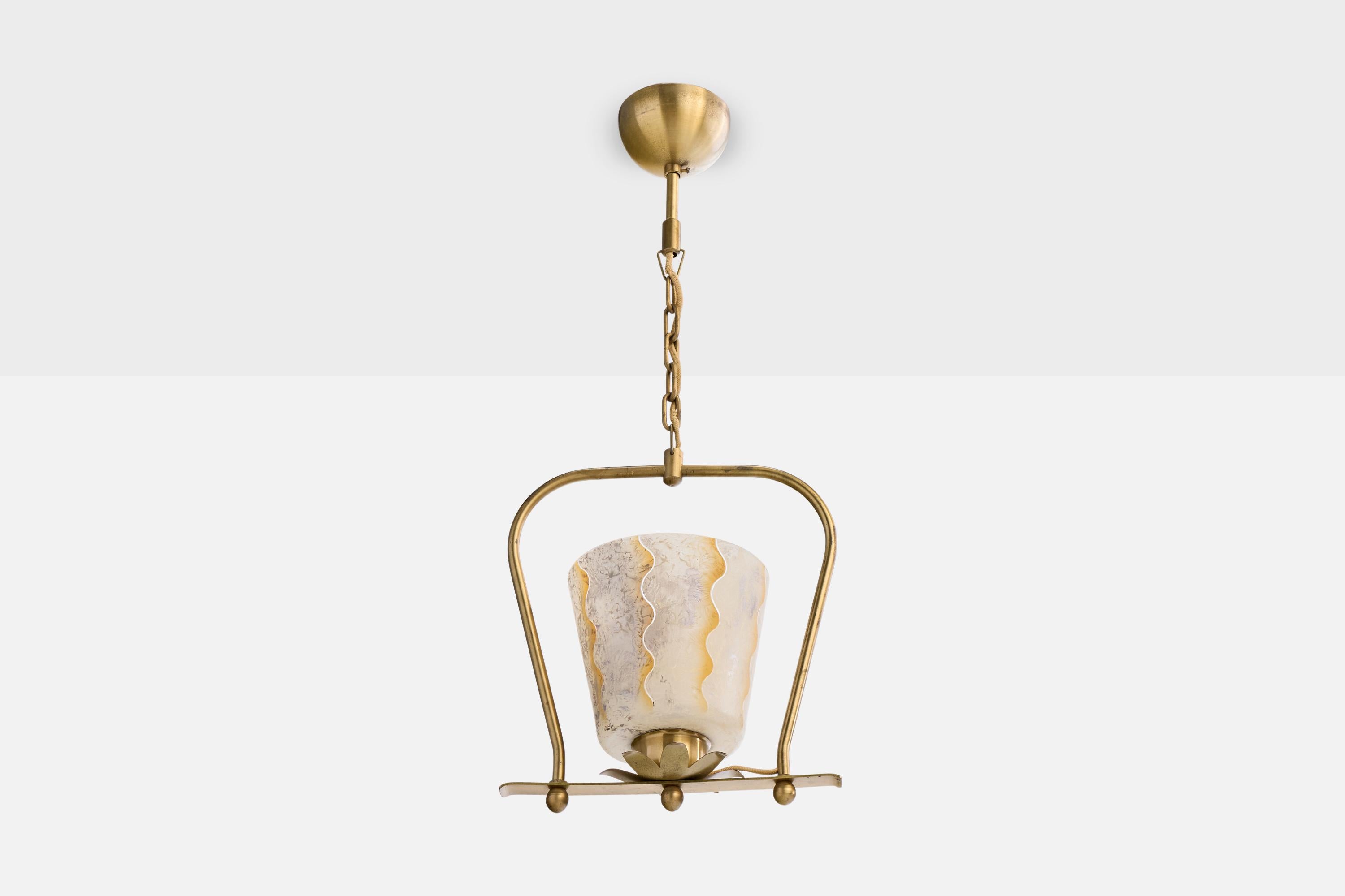 Una lampada a sospensione in ottone e vetro progettata e prodotta in Svezia, negli anni '30 circa.

Dimensioni complessive (pollici): 21,5 