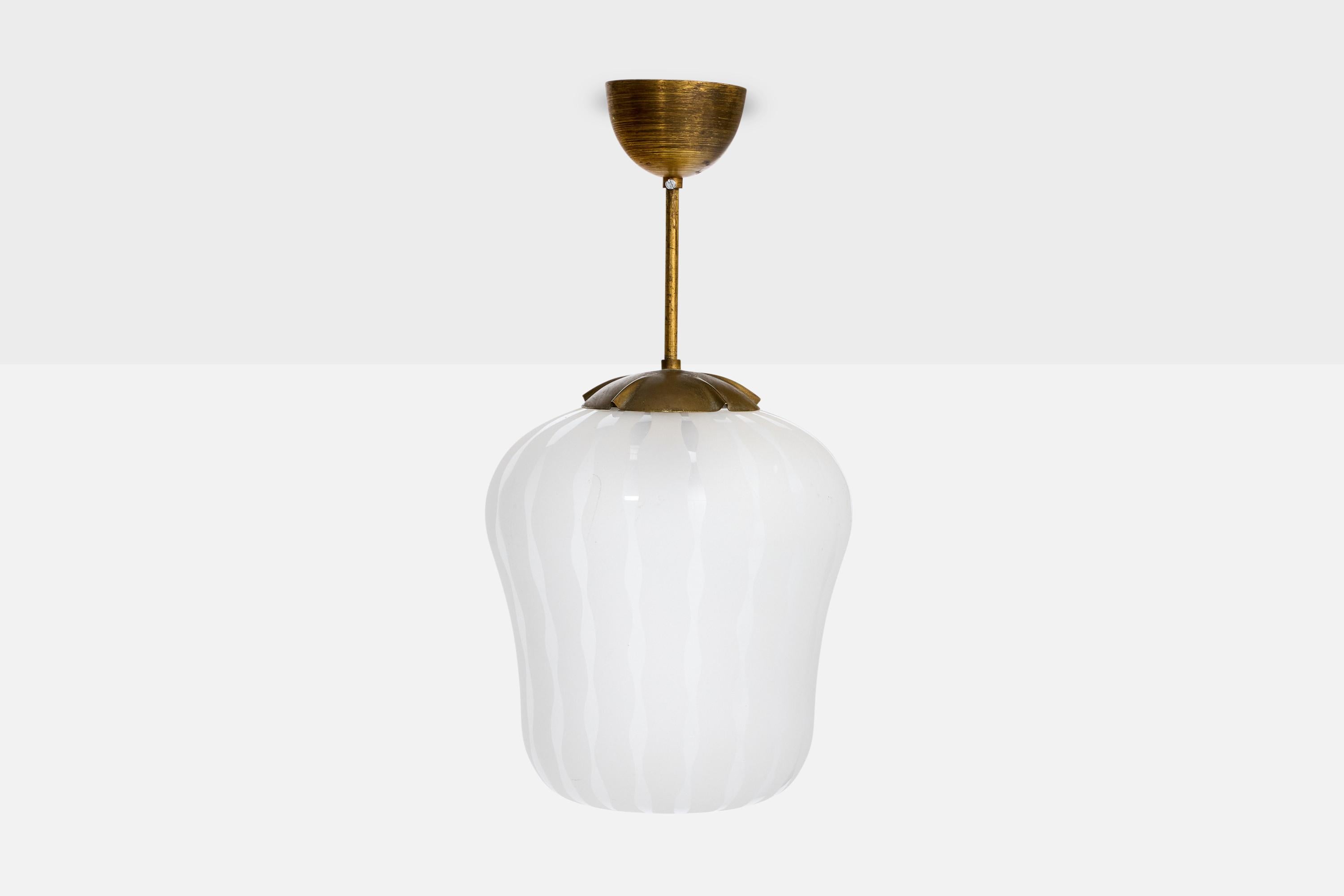 Scandinavo moderno Designer svedese, lampada a sospensione, ottone, vetro, Svezia, anni '1930 in vendita