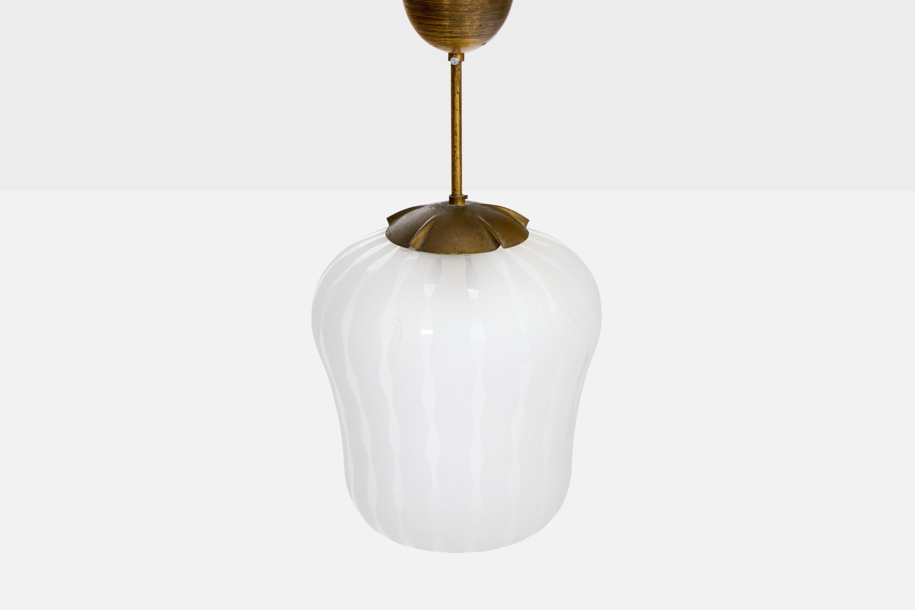 Svedese Designer svedese, lampada a sospensione, ottone, vetro, Svezia, anni '1930 in vendita