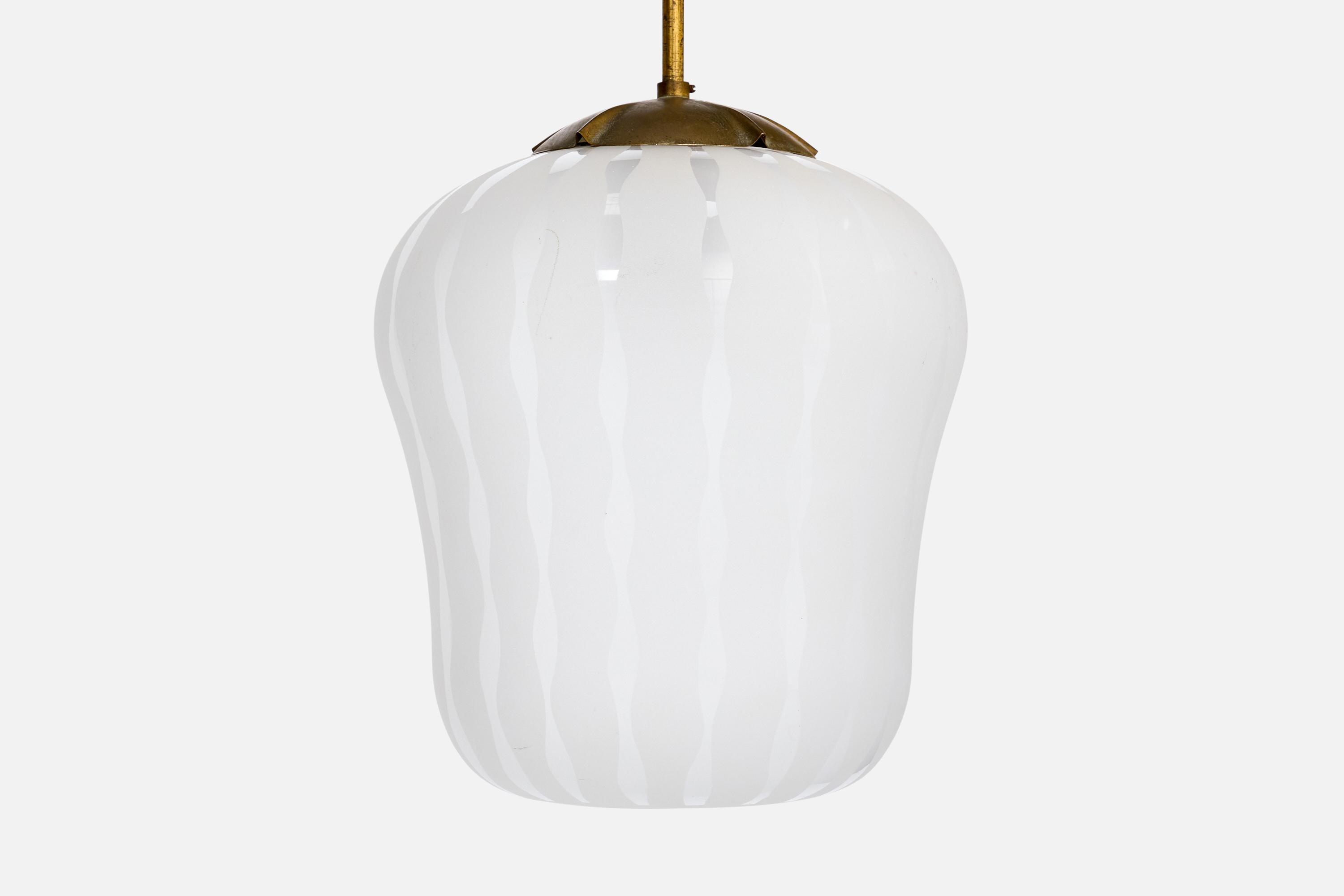 Designer svedese, lampada a sospensione, ottone, vetro, Svezia, anni '1930 In condizioni buone in vendita a High Point, NC