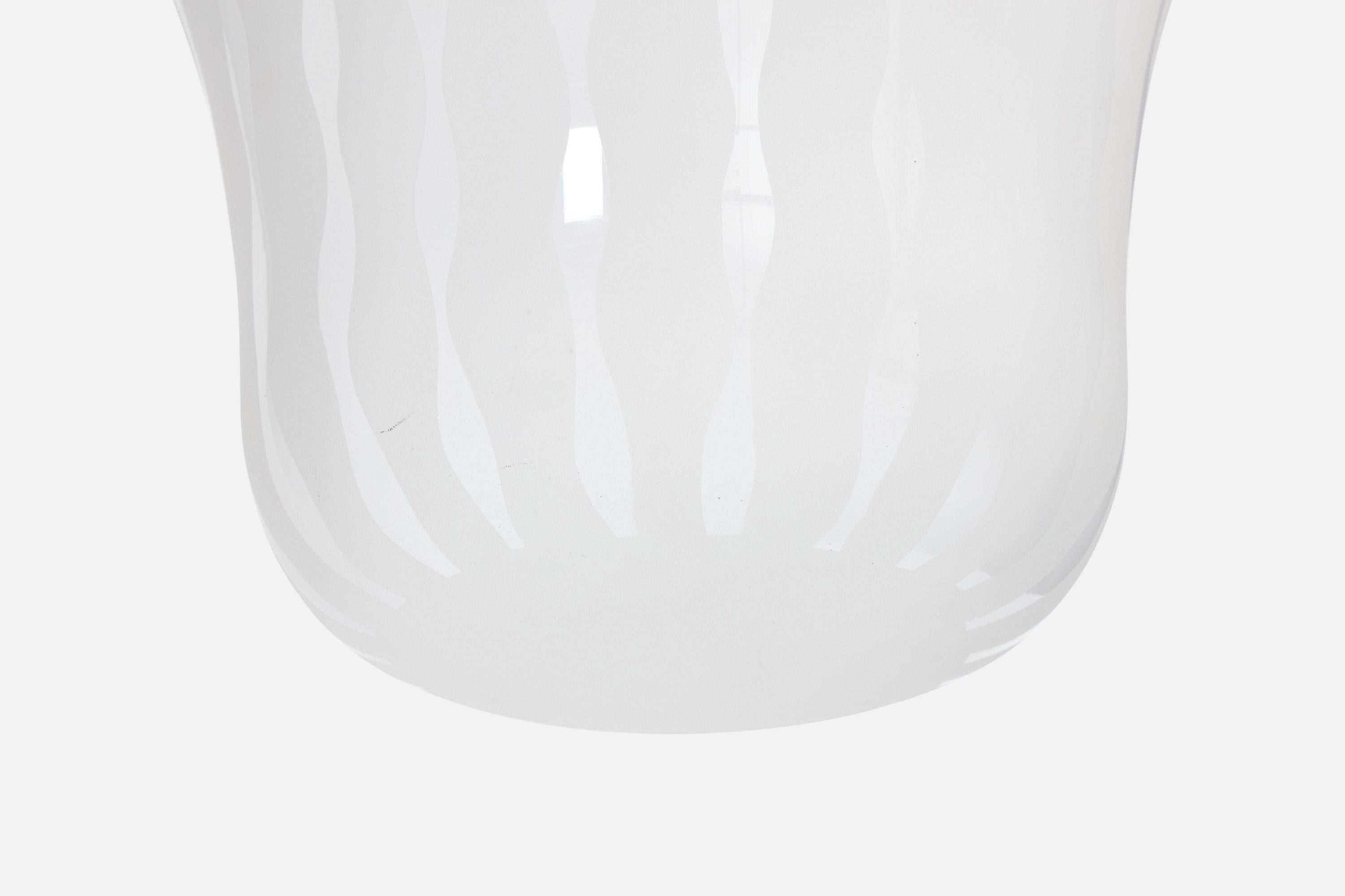 Metà XX secolo Designer svedese, lampada a sospensione, ottone, vetro, Svezia, anni '1930 in vendita