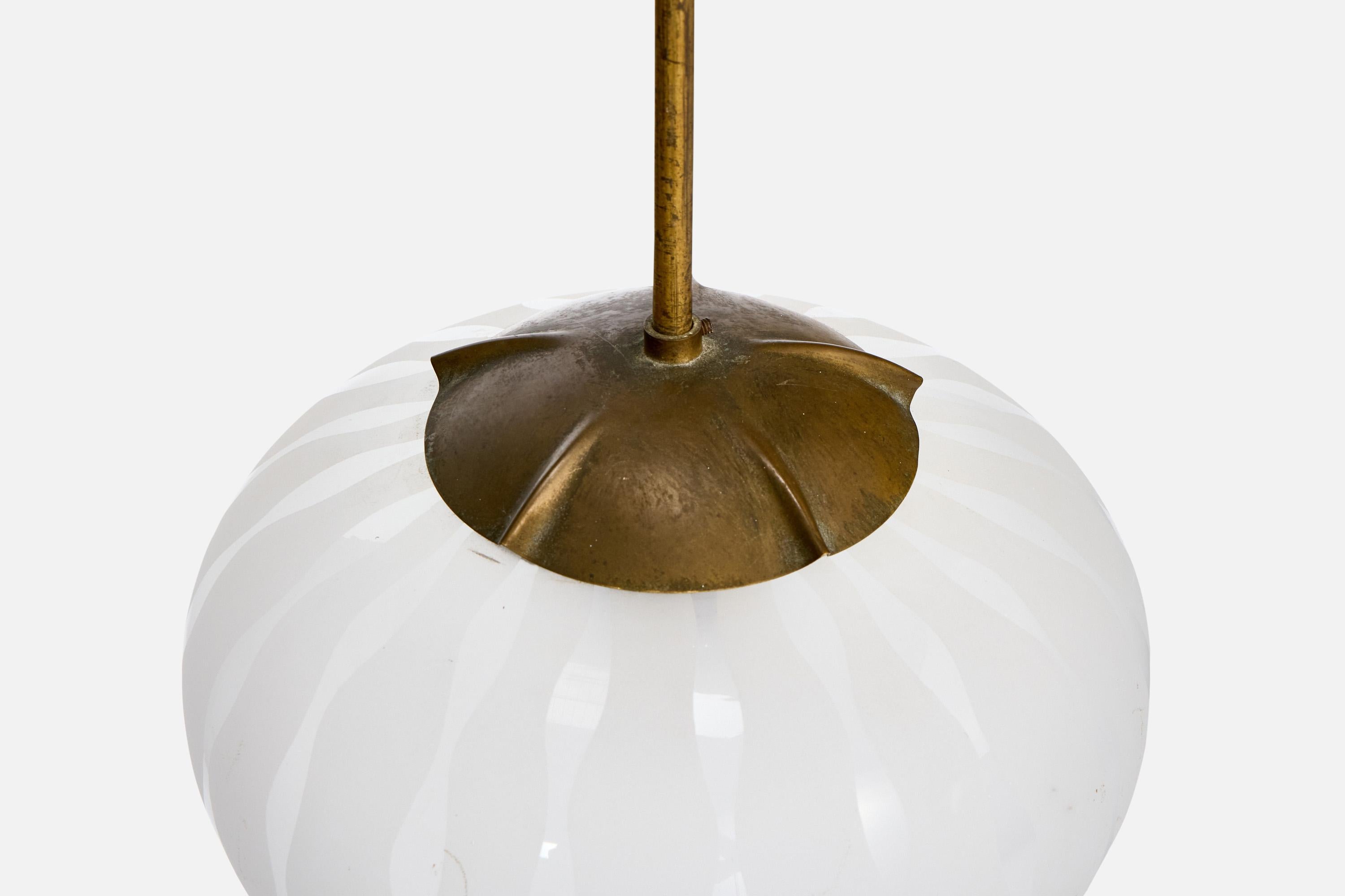 Ottone Designer svedese, lampada a sospensione, ottone, vetro, Svezia, anni '1930 in vendita