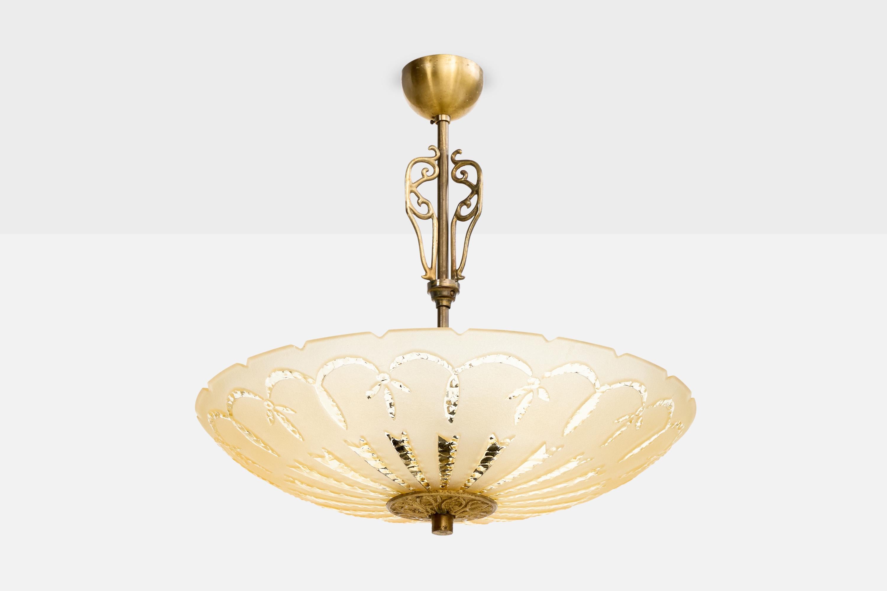 Lampada a sospensione in ottone e vetro giallo acidato progettata e prodotta in Svezia, anni '40 circa.

Dimensioni complessive (pollici): 20,25 