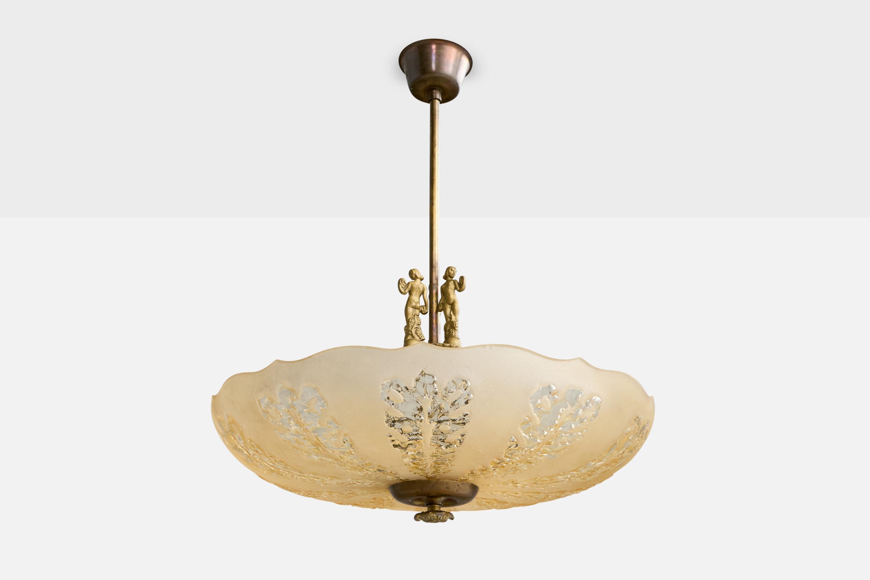 Suspension en laiton et verre jaune gravé, conçue et produite en Suède, C.1940s.

Dimensions globales (pouces) : 25.0 