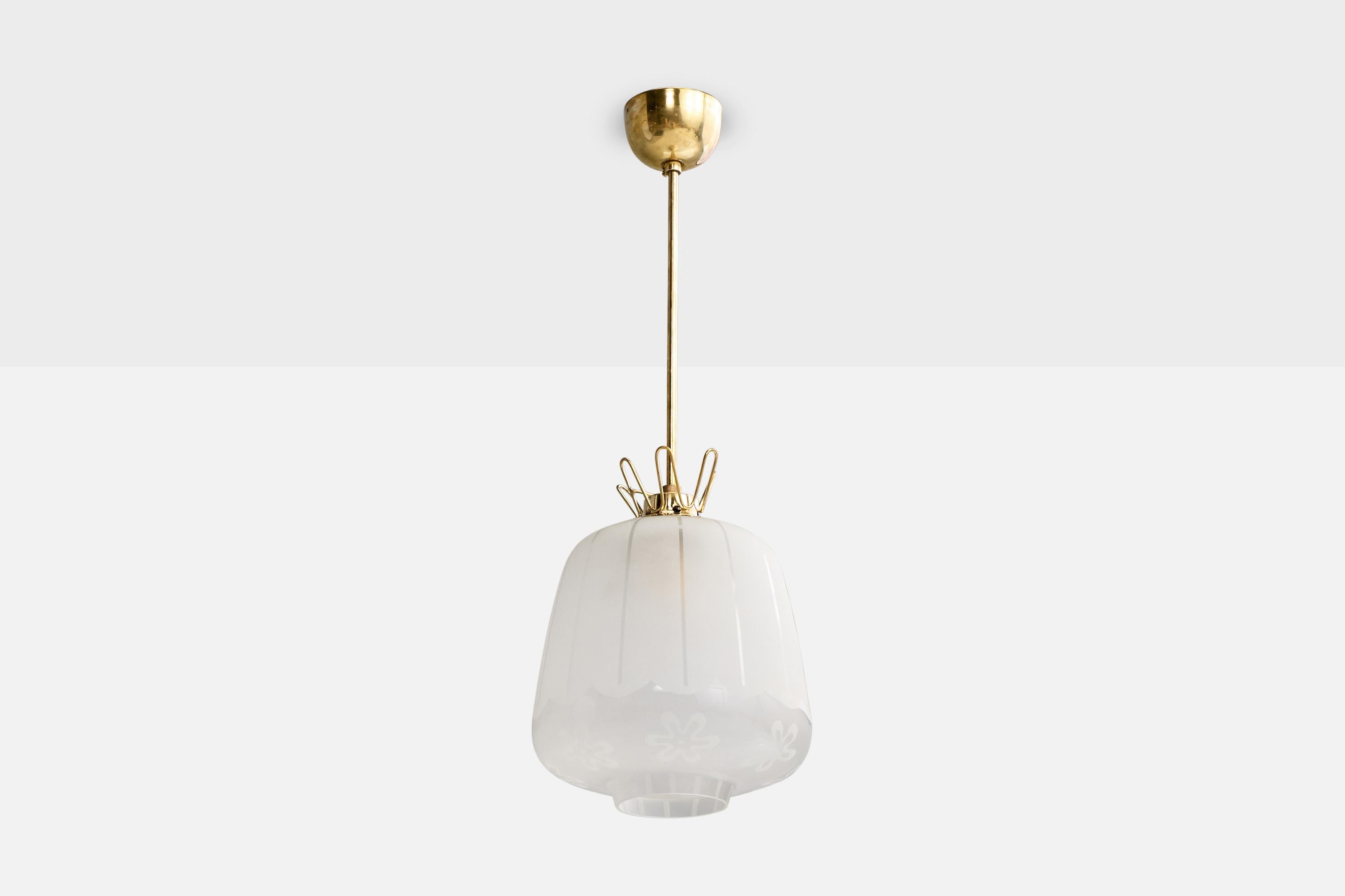 Lampada a sospensione in ottone e vetro acidato progettata e prodotta in Svezia, anni '1940 circa.

Ossidazione presente nell'ottone

Usura coerente con l'età e l'uso

Dimensioni complessive (pollici): 27,25 