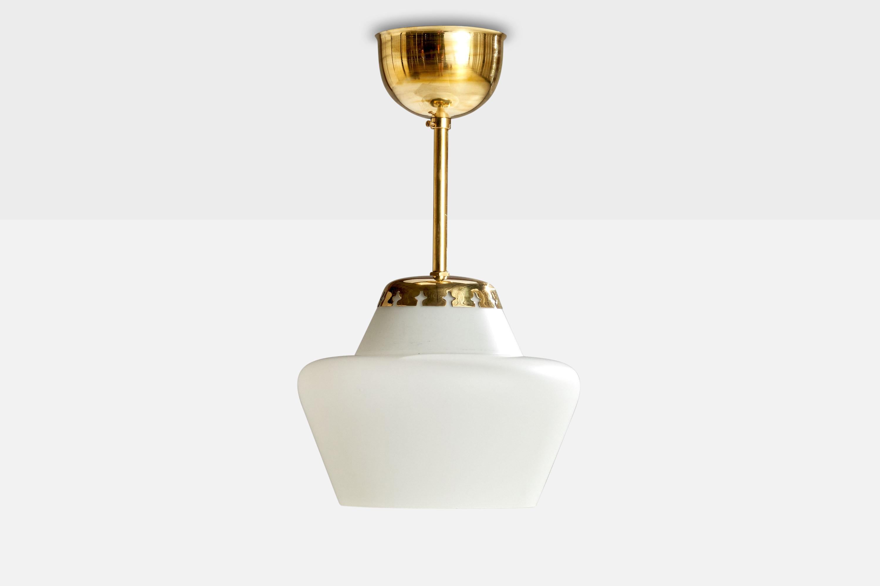 Scandinavo moderno Designer svedese, lampada a sospensione, ottone, vetro, Svezia, anni '1940 in vendita