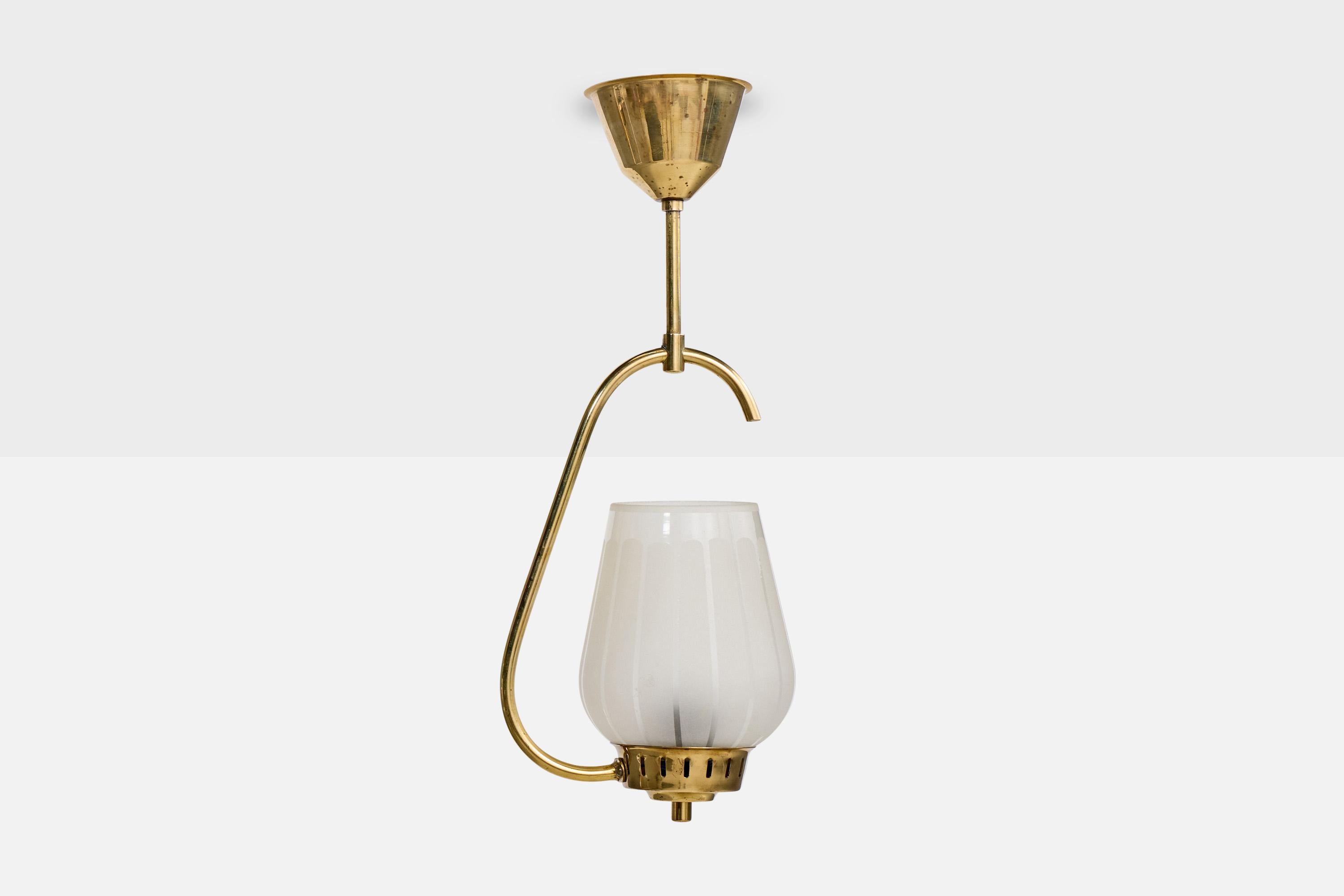 Scandinavo moderno Designer svedese, lampada a sospensione, ottone, vetro, Svezia, anni '1940 in vendita