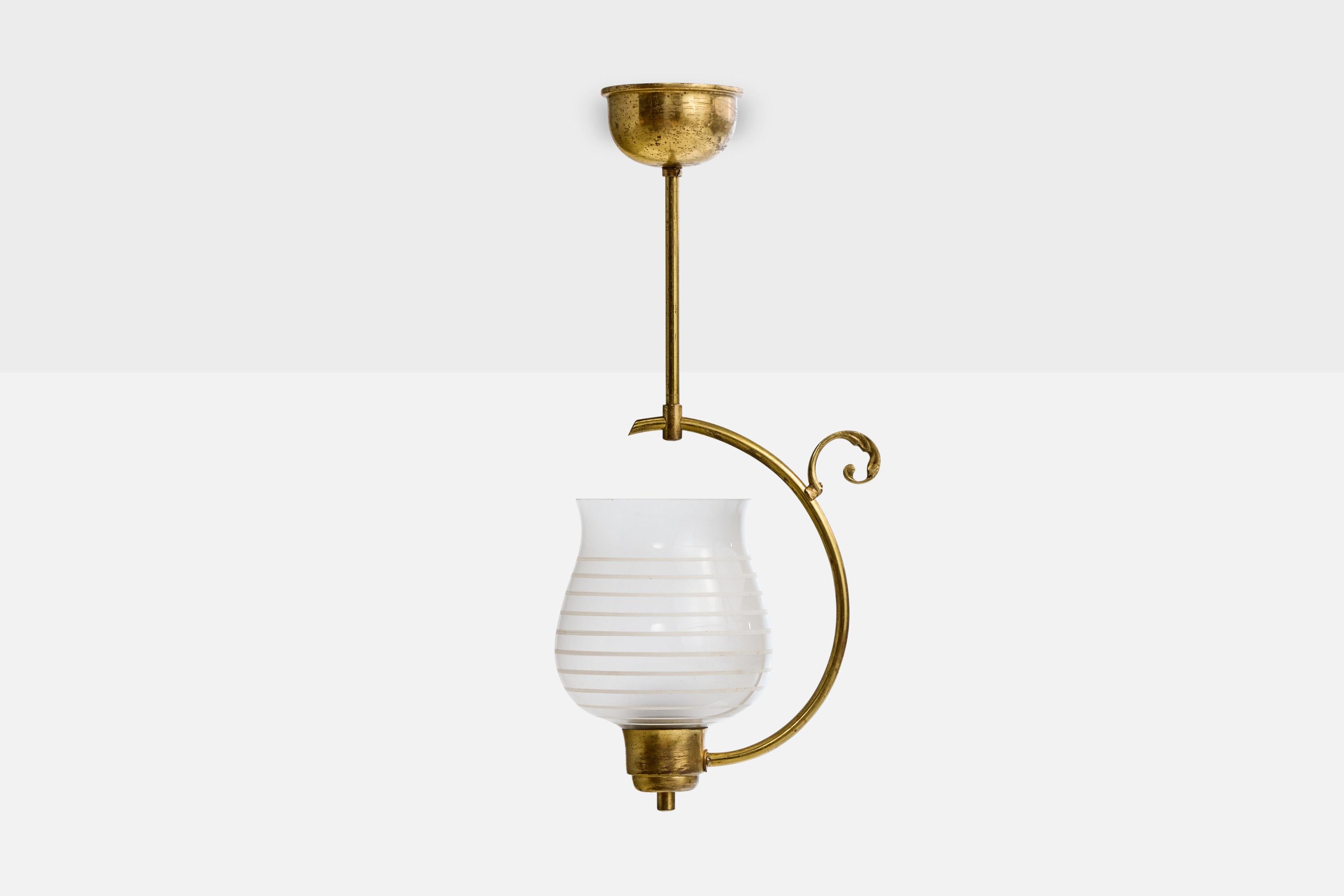 Scandinave moderne Design suédois, lampe à suspension, laiton, verre, Suède, années 1940 en vente