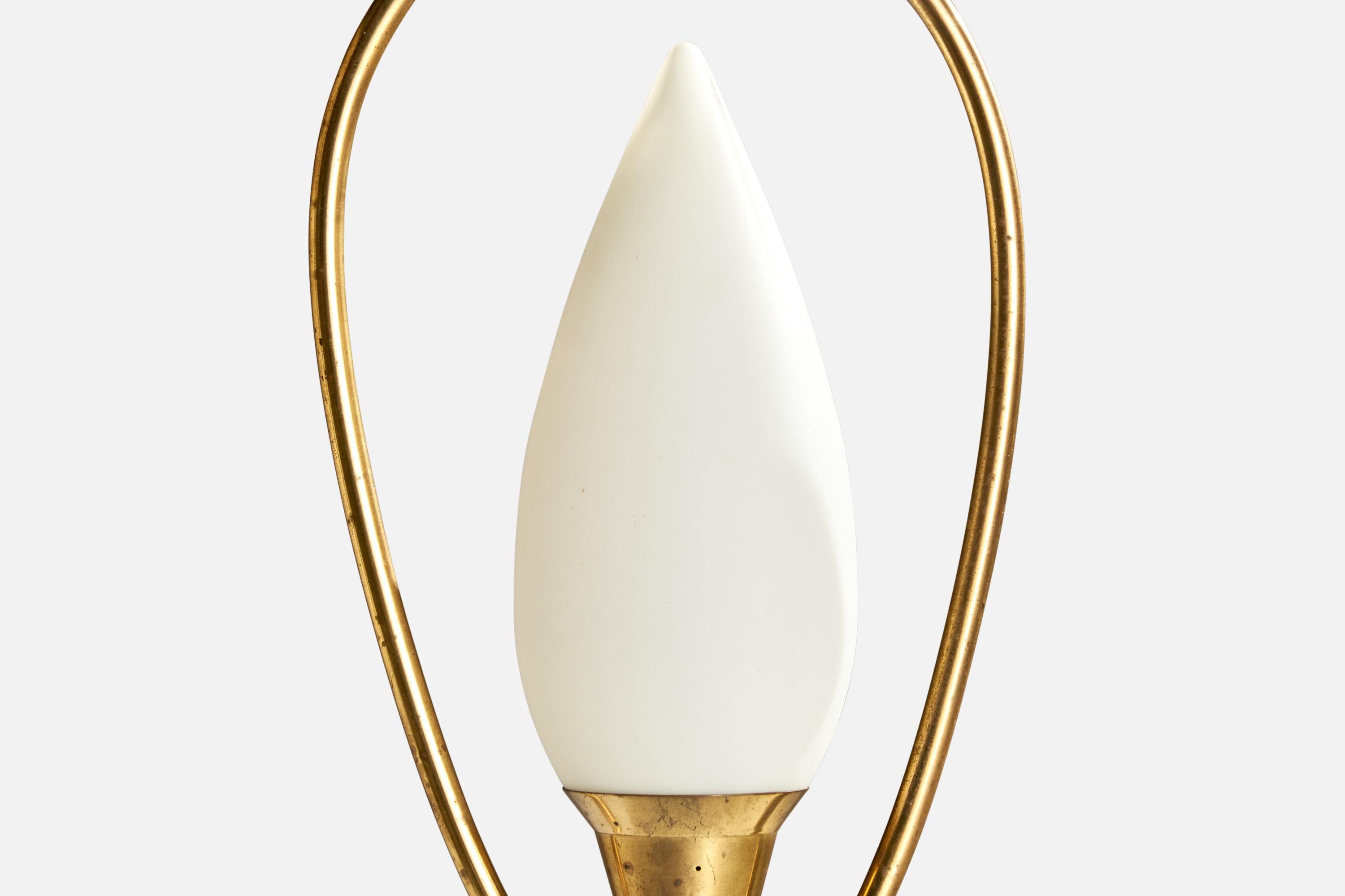 Svedese Designer svedese, lampada a sospensione, ottone, vetro, Svezia, anni '1940 in vendita